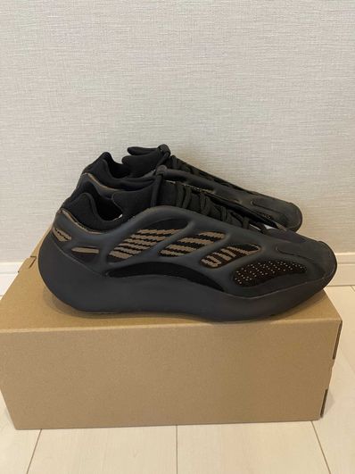 adidas YEEZY 700V3 "Clay Brown"