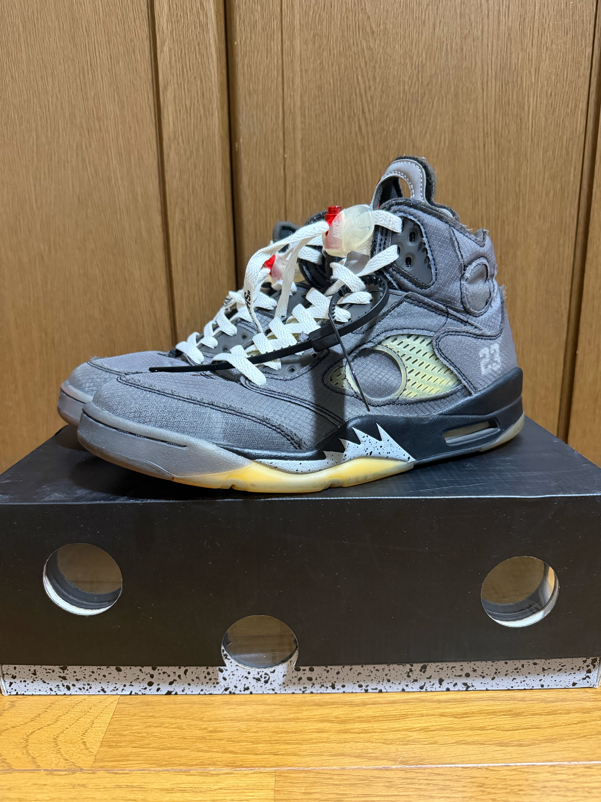 Off-White × Nike Air Jordan 5 "Black/Muslin/Fire Red"