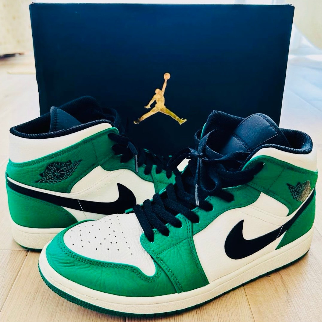 Nike Air Jordan 1 Mid "Pine Green"