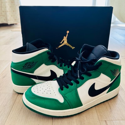 Nike Air Jordan 1 Mid "Pine Green"