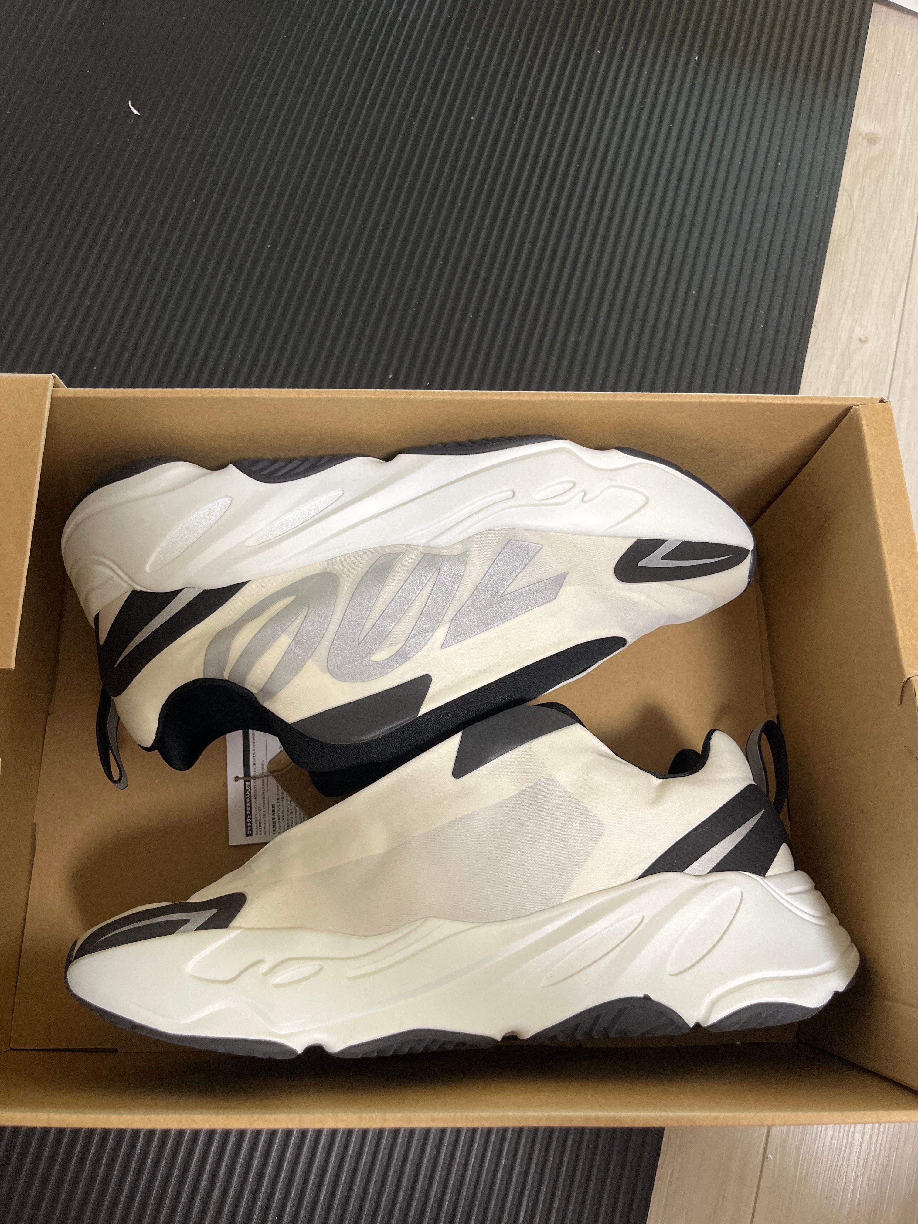 adidas YEEZY Boost 700 MNVN Analog "White"