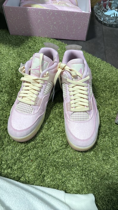 Nike Women's Air Jordan 4 Retro "Pearl Pink/Iced Carmine"