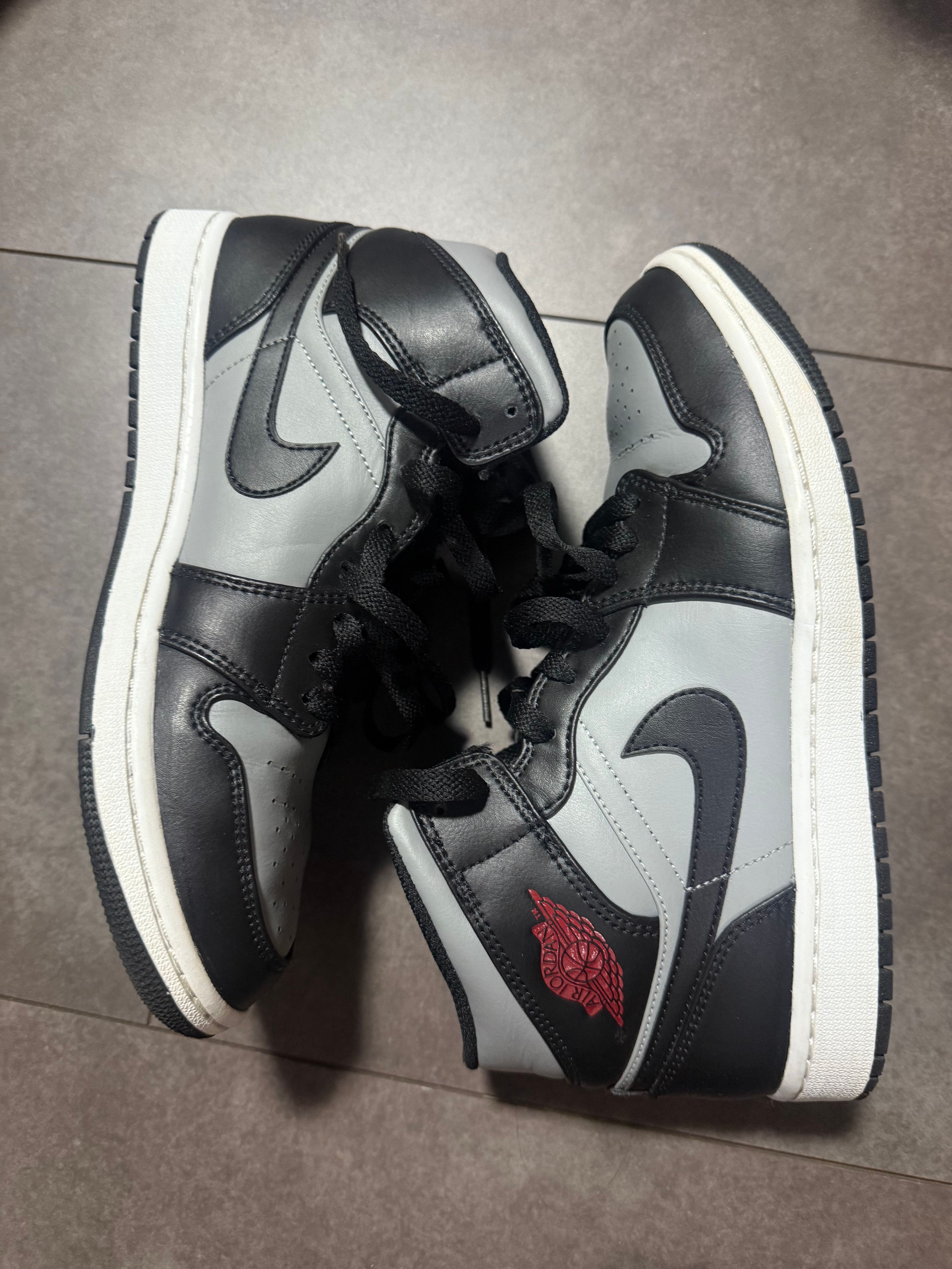 Nike Air Jordan 1 Mid "Shadow"