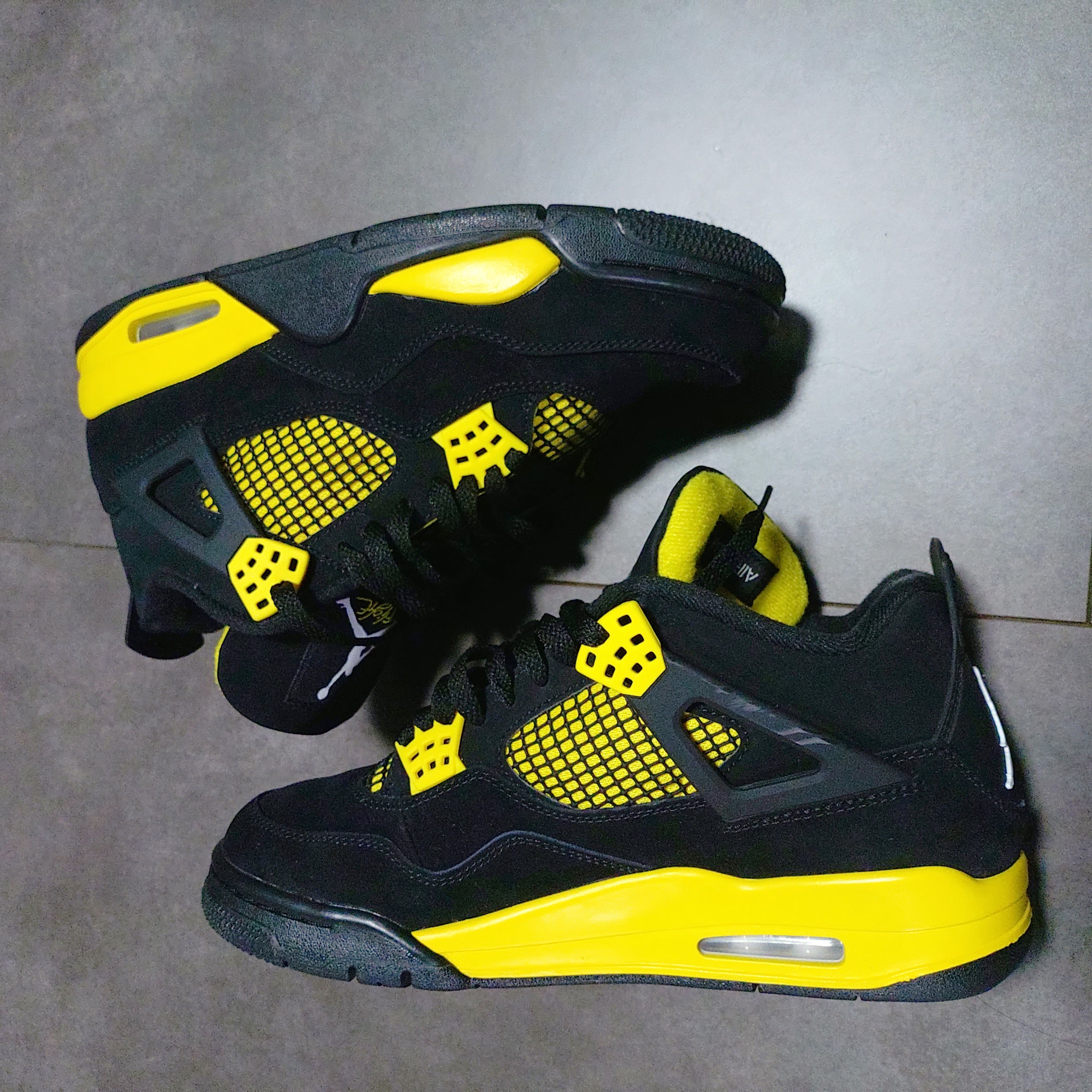 Nike Air Jordan 4 Retro "Thunder"(2023)