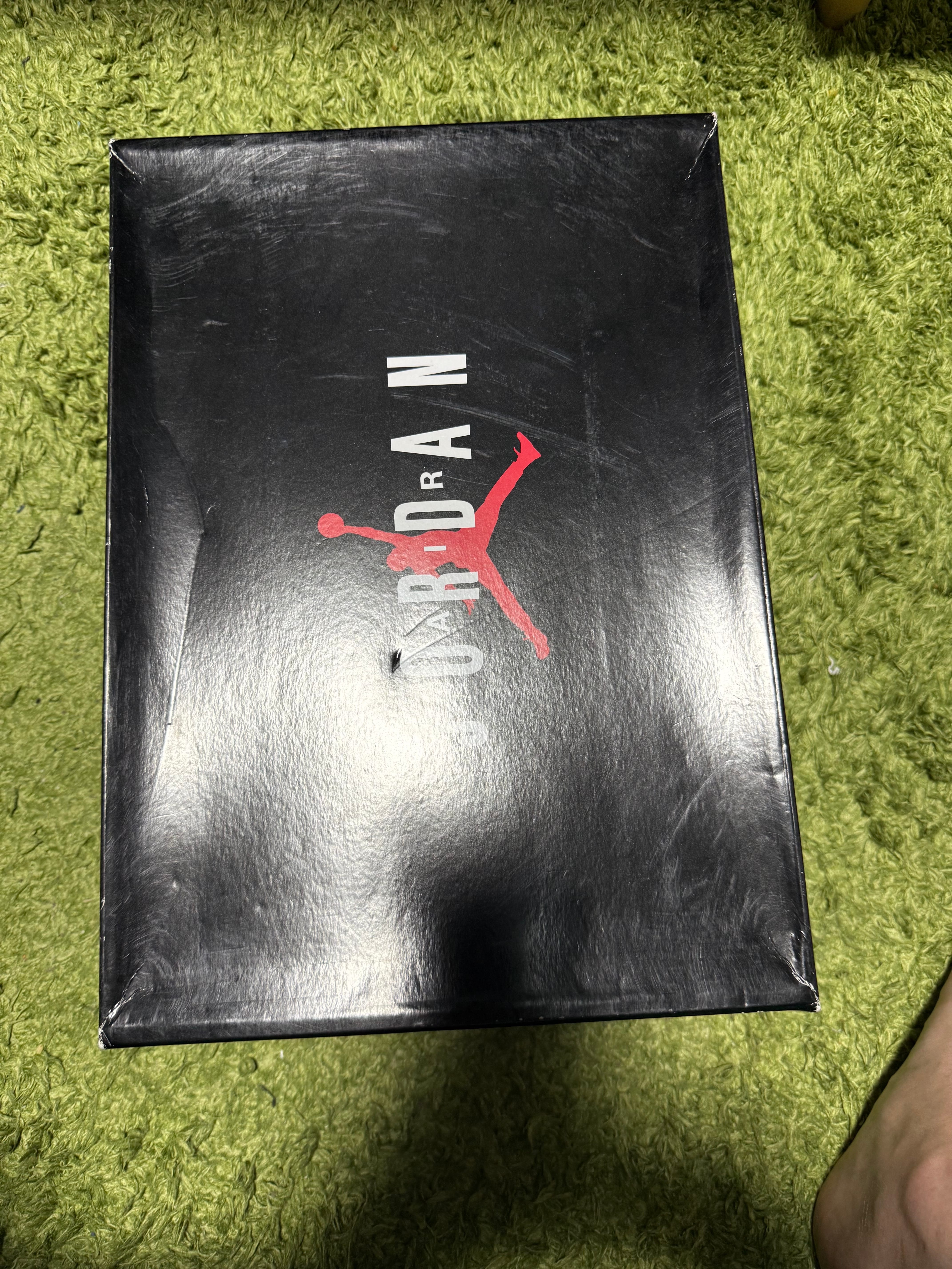 ナイキ エアジョーダン8 レトロ "ブラック/ライトコンコルド"