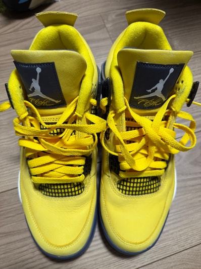 Nike Air Jordan 4 "Tour Yellow"