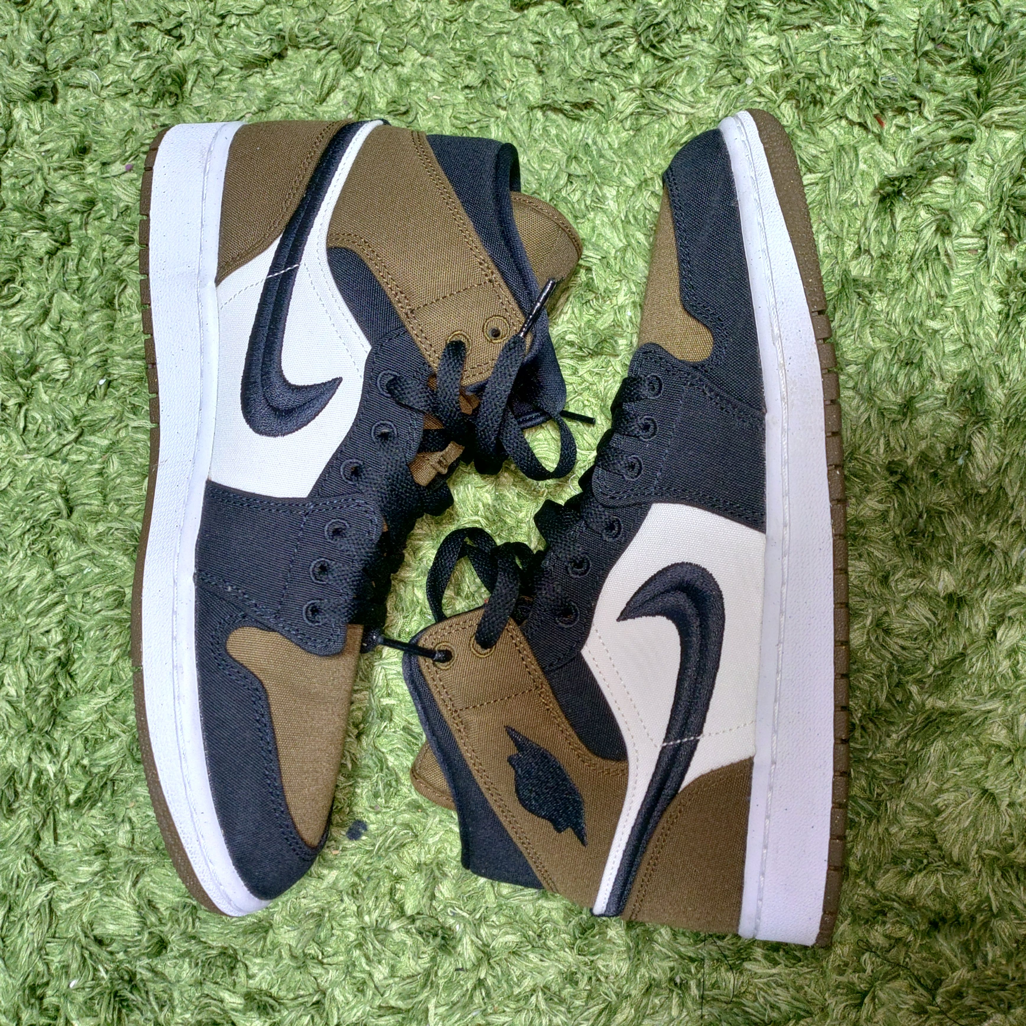 Nike Women's Air Jordan 1 Mid SE "Olive Toe"