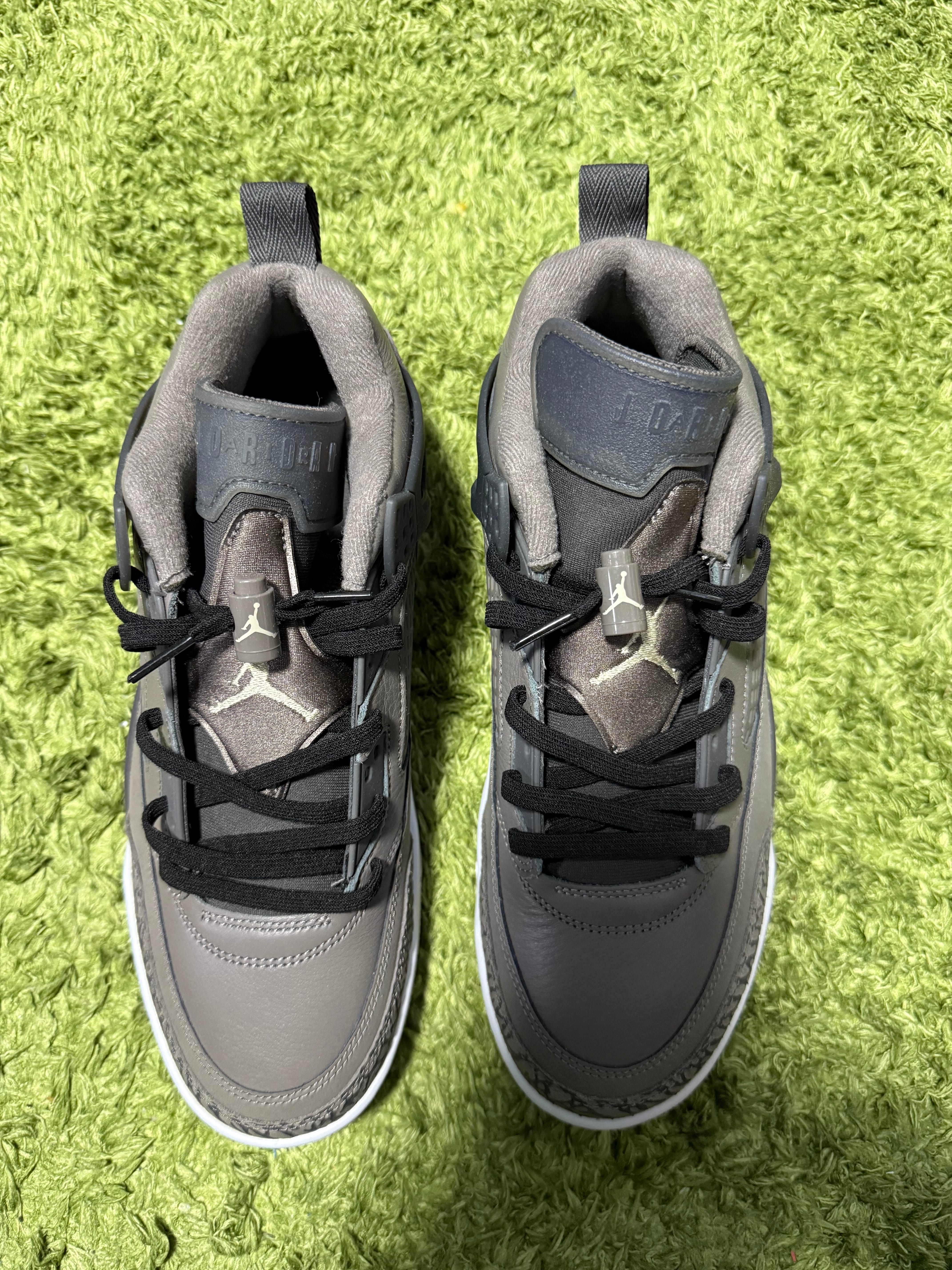 ナイキ ジョーダン スパイジーク ロー "ケーブストーン"