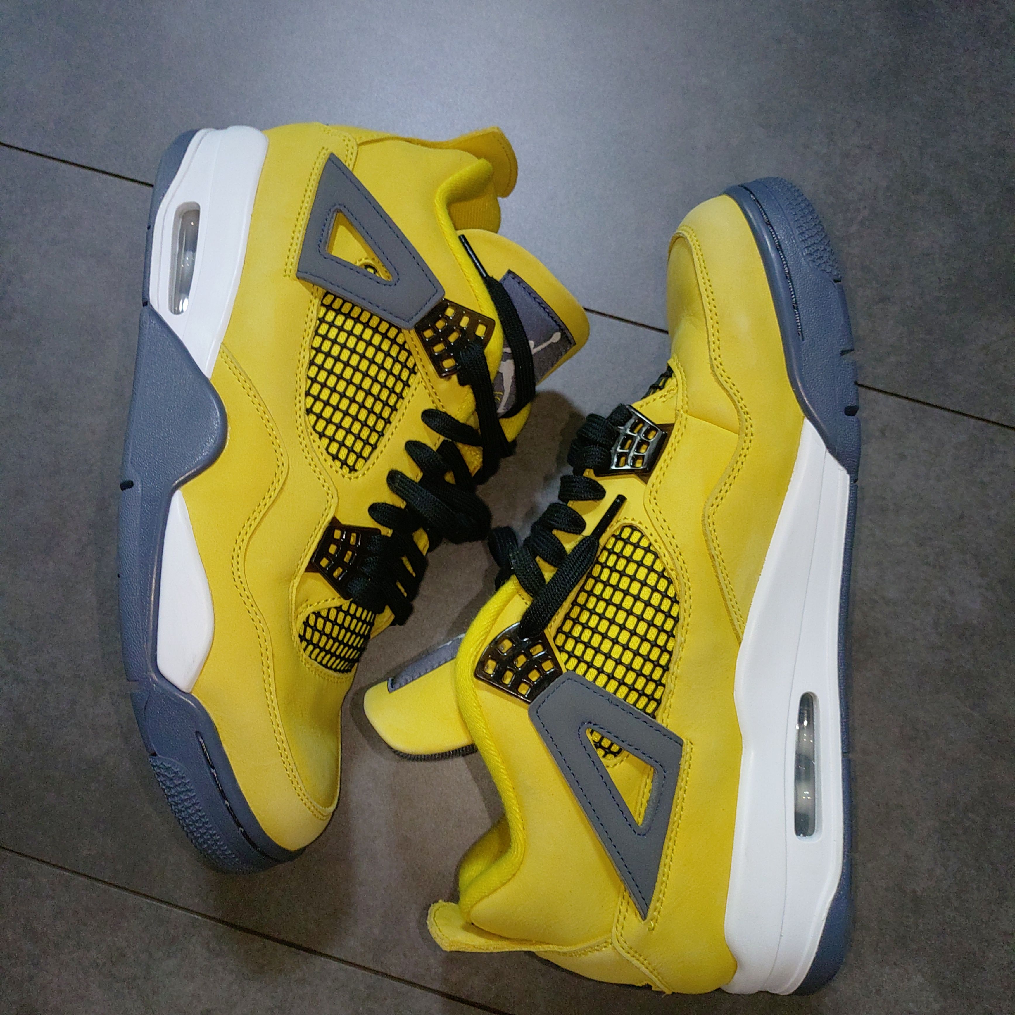 Nike Air Jordan 4 "Tour Yellow"