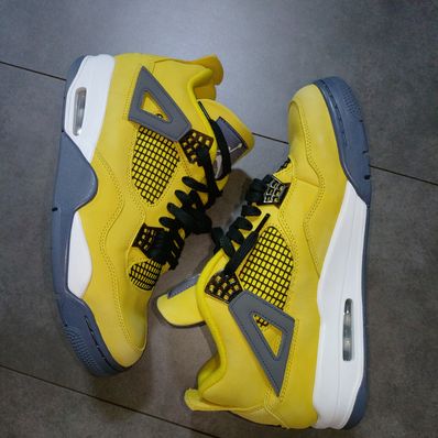 Nike Air Jordan 4 "Tour Yellow"