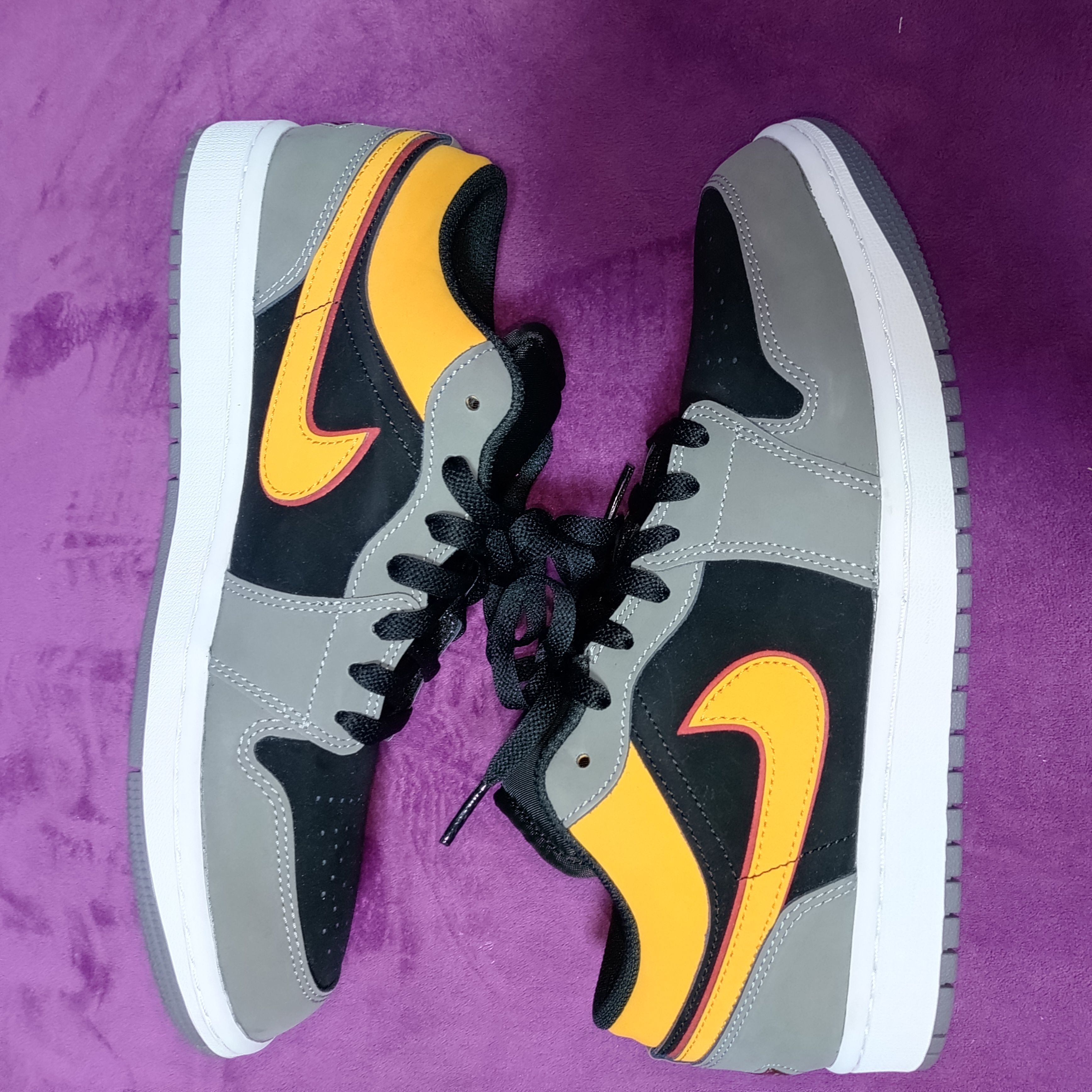Nike Air Jordan 1 Low SE "Vivid Orange"