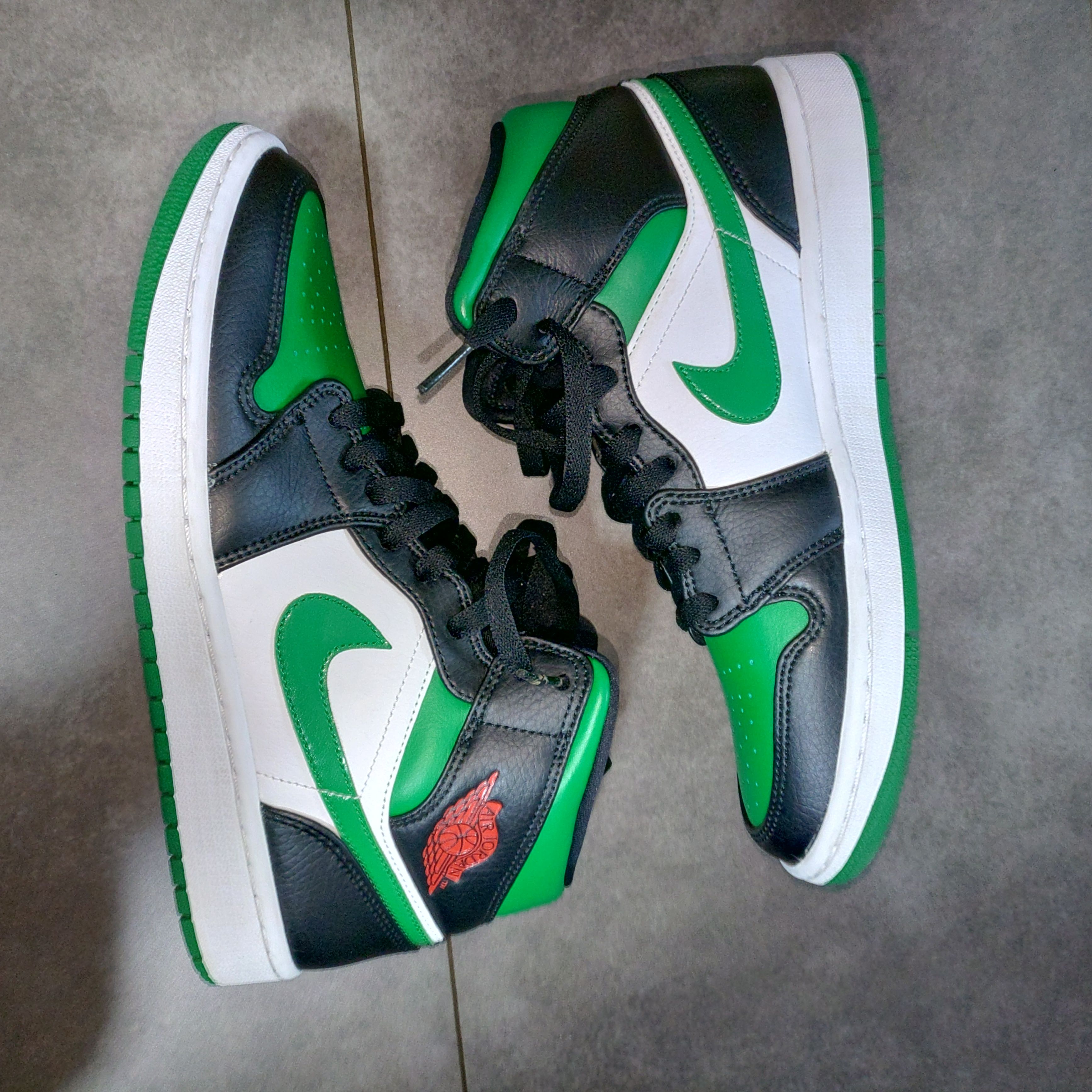NIKE AIR JORDAN 1 MID "PINE GREEN"