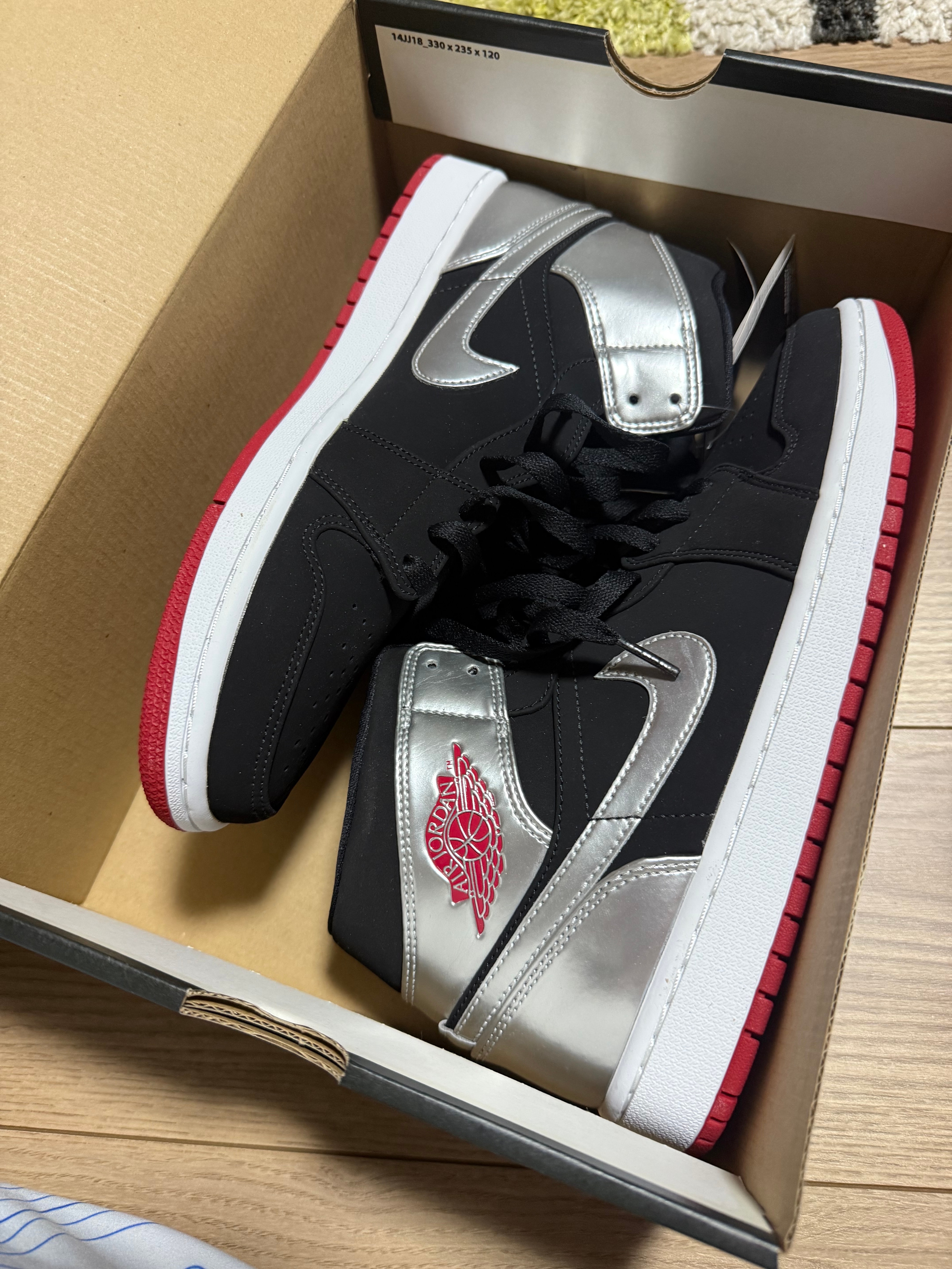 ナイキ エアジョーダン1 ミッド "ジョニー・キルロイ"