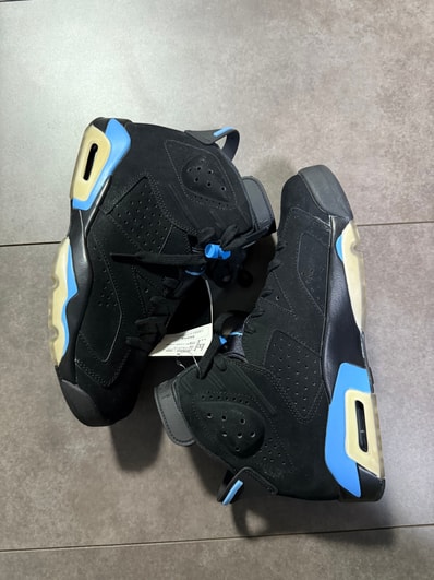 NIKE AIR JORDAN 6 RETRO "UNC"