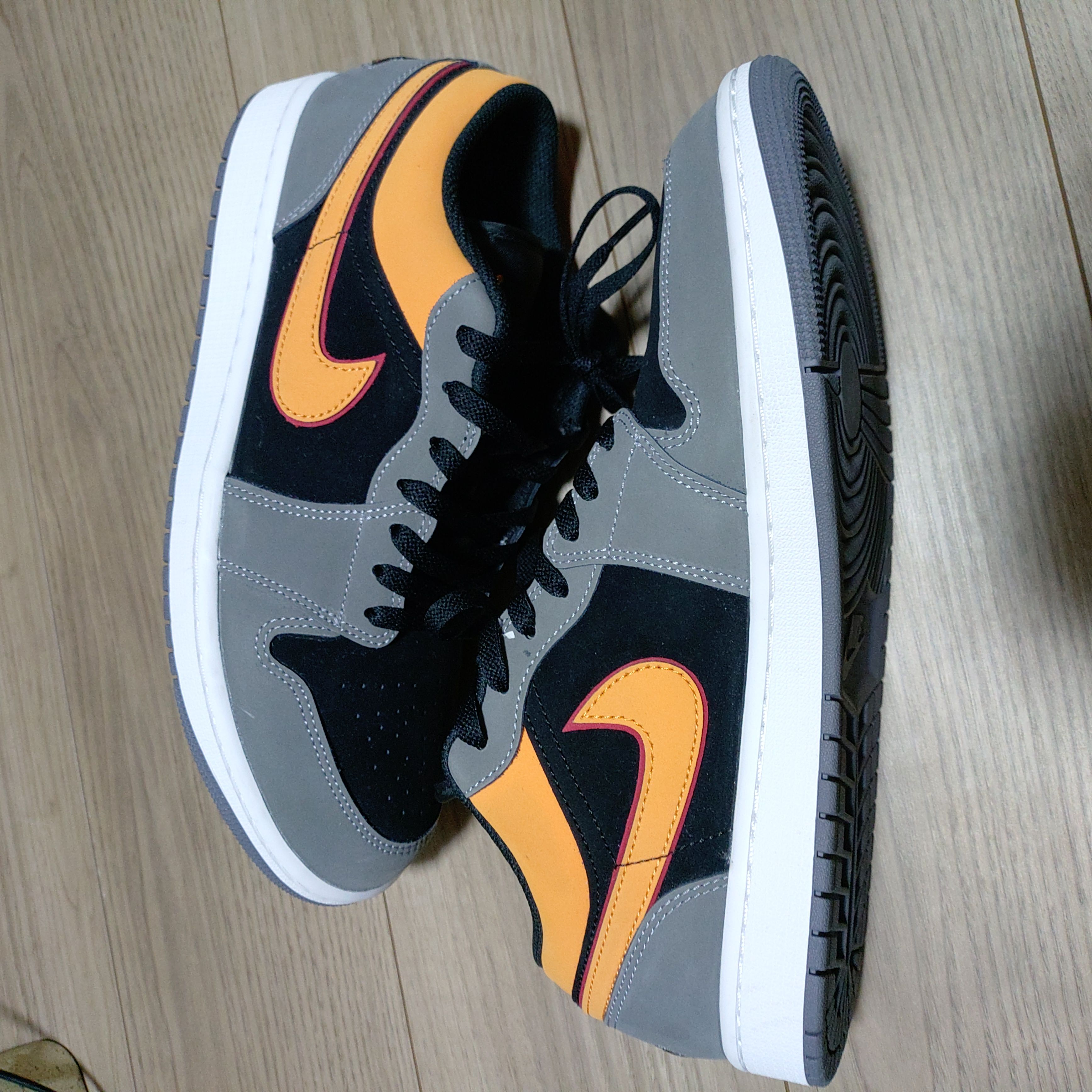 Nike Air Jordan 1 Low SE "Vivid Orange"