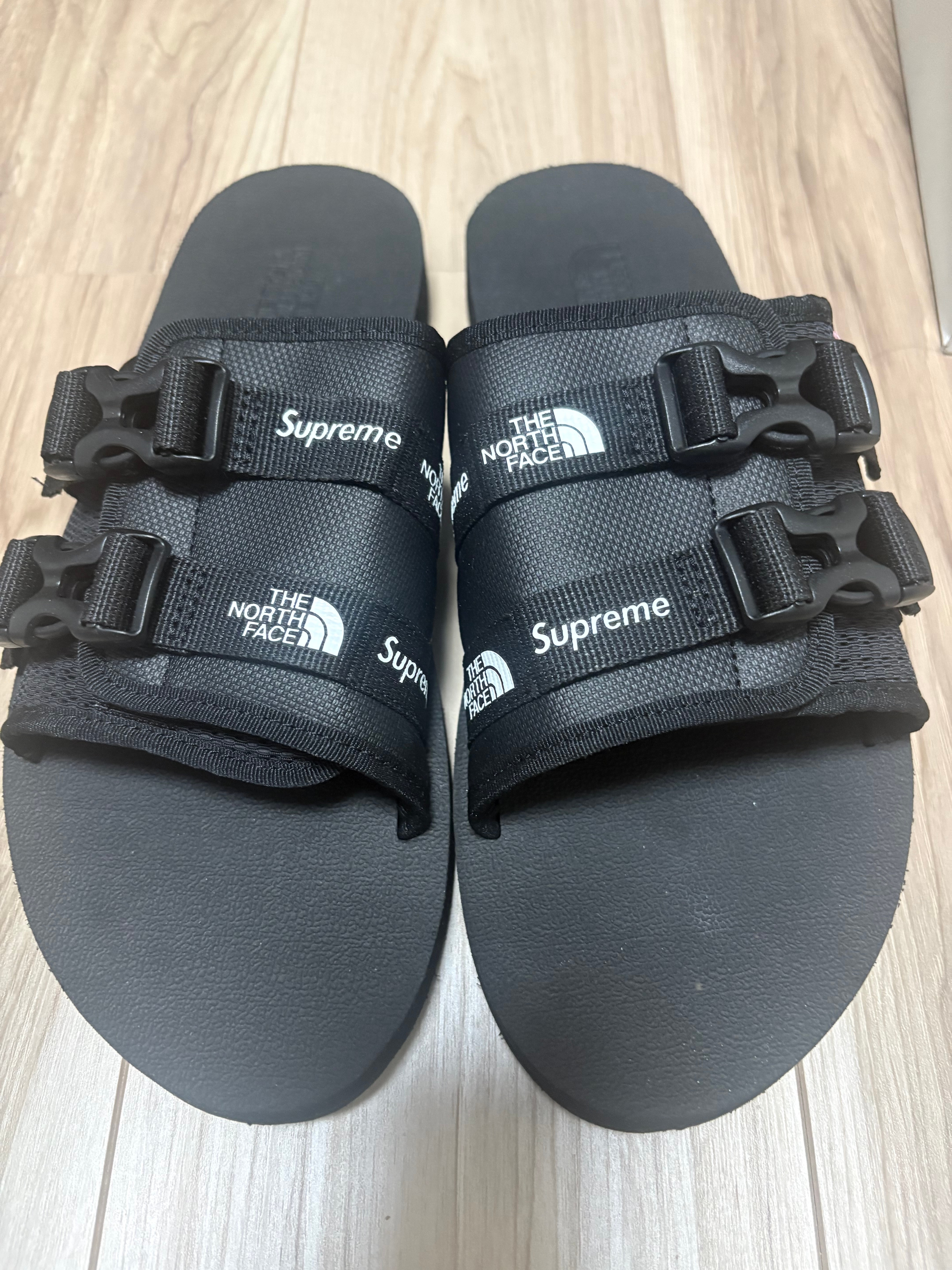 シュプリーム × ザノースフェイス トレッキングサンダル "ブラック/ブラック"