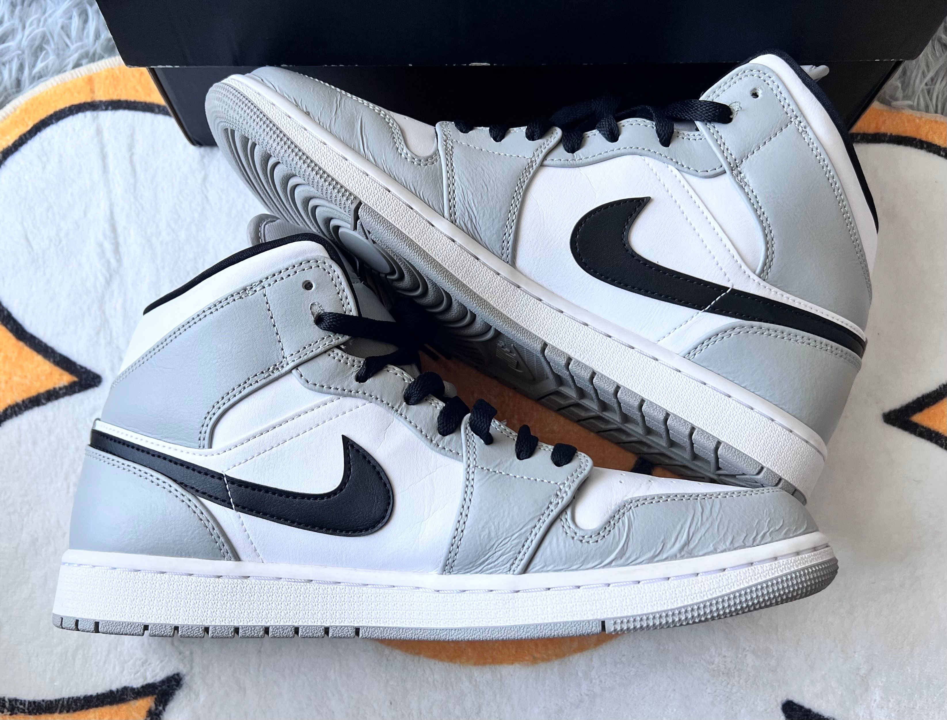 Nike Air Jordan 1 Mid "Light Smoke Grey/White/Black"