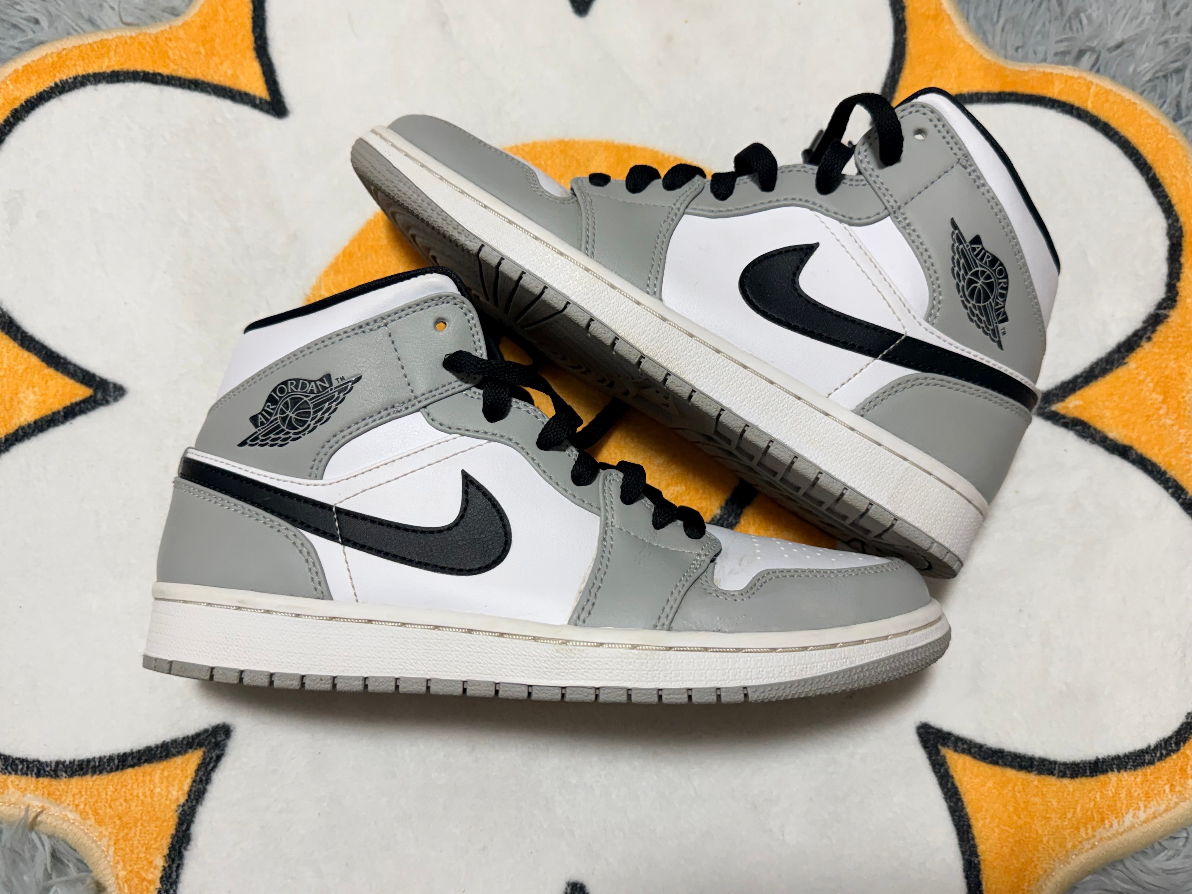 Nike Air Jordan 1 Mid "Light Smoke Grey/White/Black"