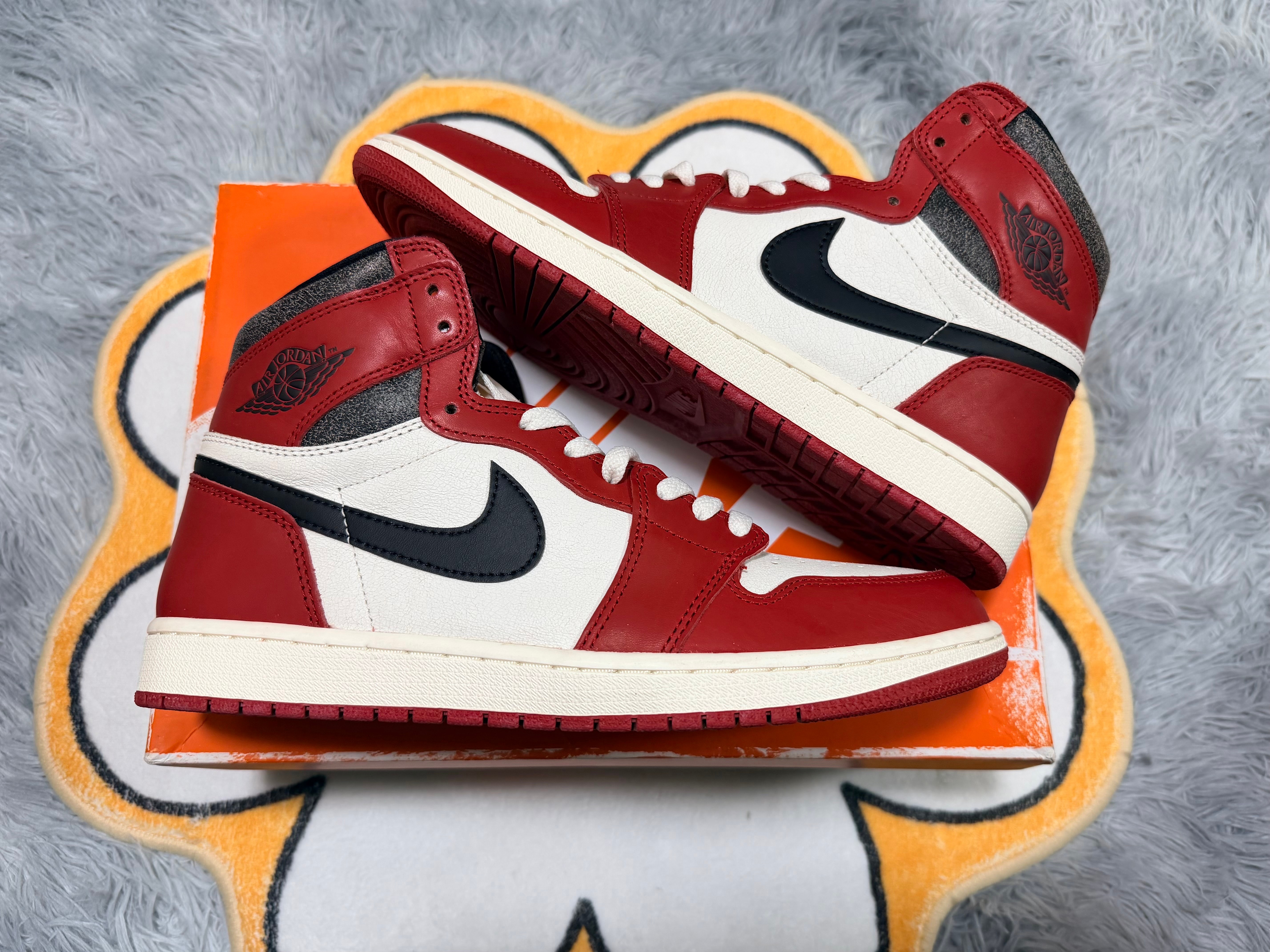 Nike Air Jordan 1 High OG "Lost & Found/Chicago"