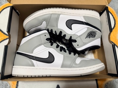 Nike Air Jordan 1 Mid "Light Smoke Grey/White/Black"