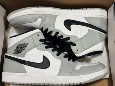 Nike Air Jordan 1 Mid "Light Smoke Grey/White/Black"