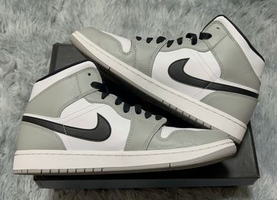 Nike Air Jordan 1 Mid "Light Smoke Grey/White/Black"