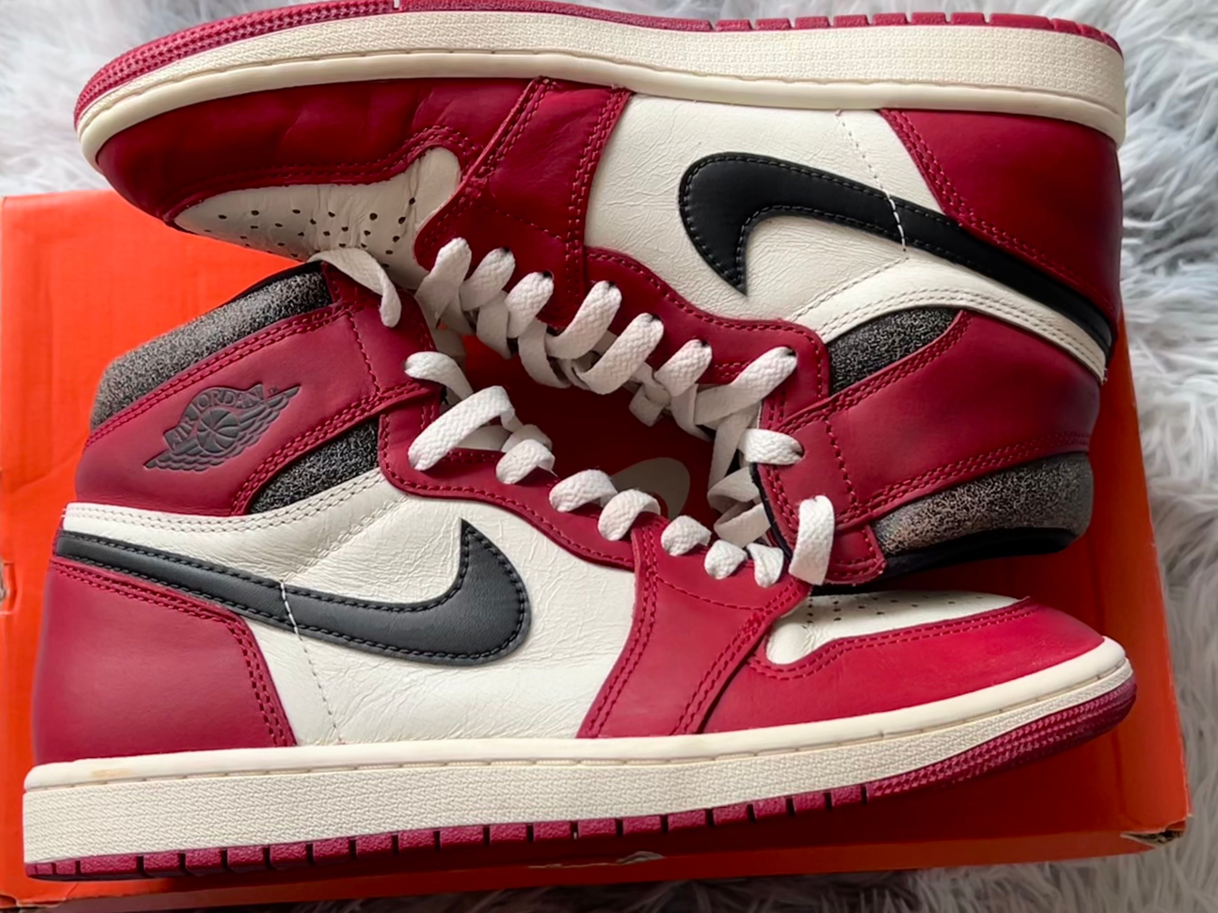 Nike Air Jordan 1 High OG "Lost & Found/Chicago"
