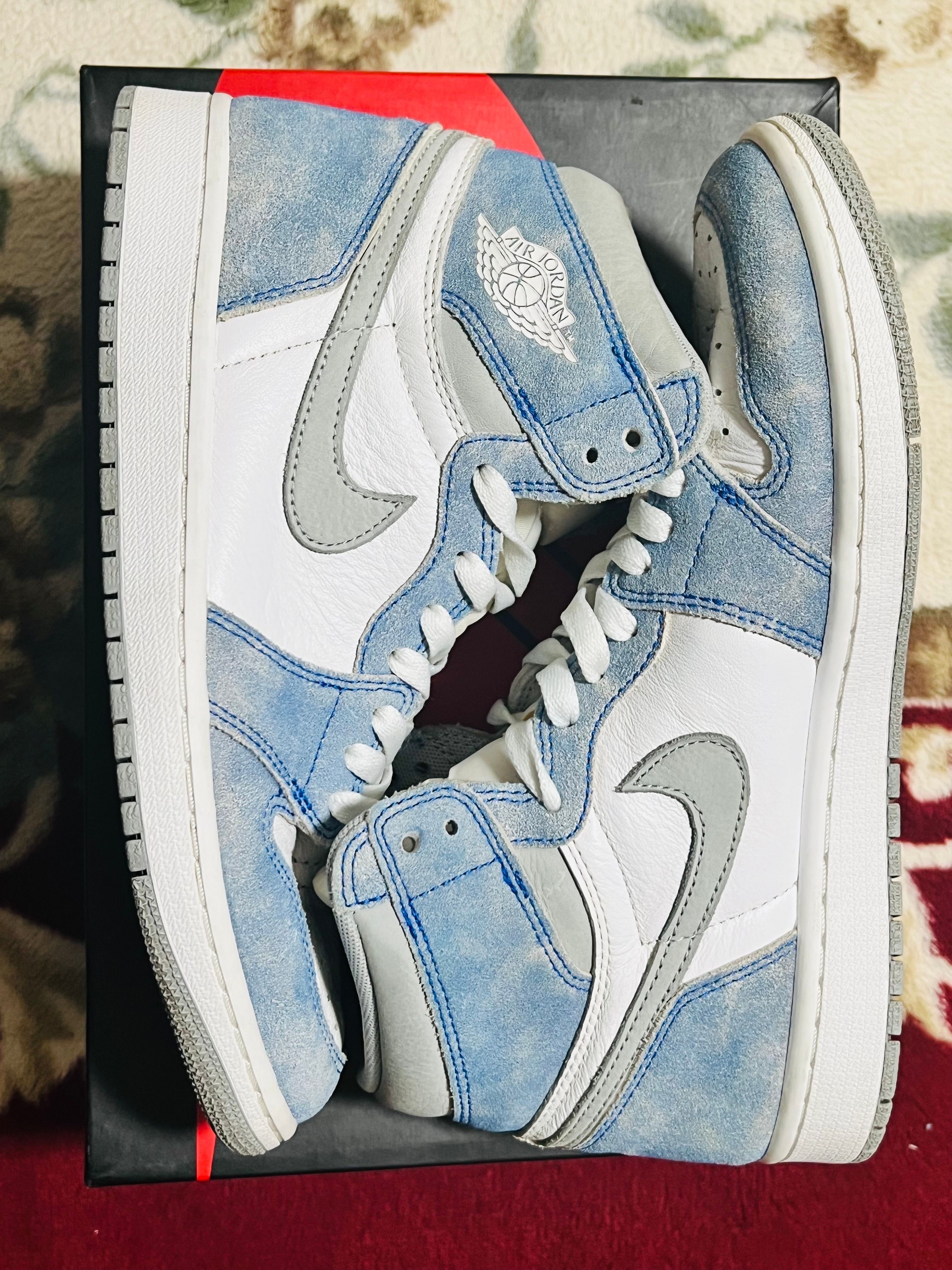 Nike Air Jordan 1 High OG "Hyper Royal"