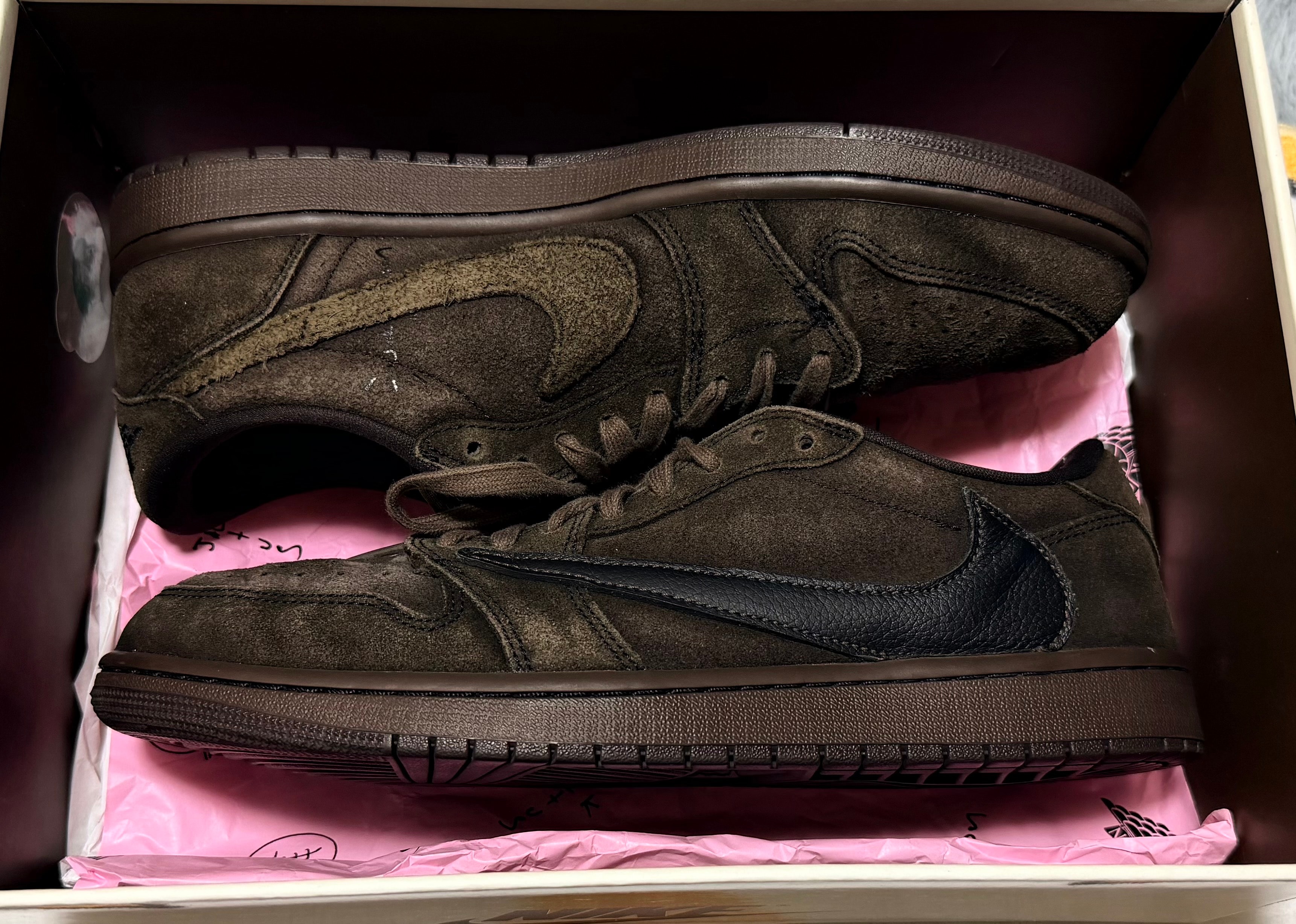 トラヴィススコット × ナイキ エアジョーダン1 ロー OG SP "ベルベットブラウン アンド ダークモカ"