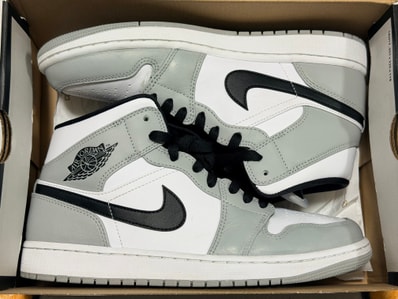 Nike Air Jordan 1 Mid "Light Smoke Grey/White/Black"