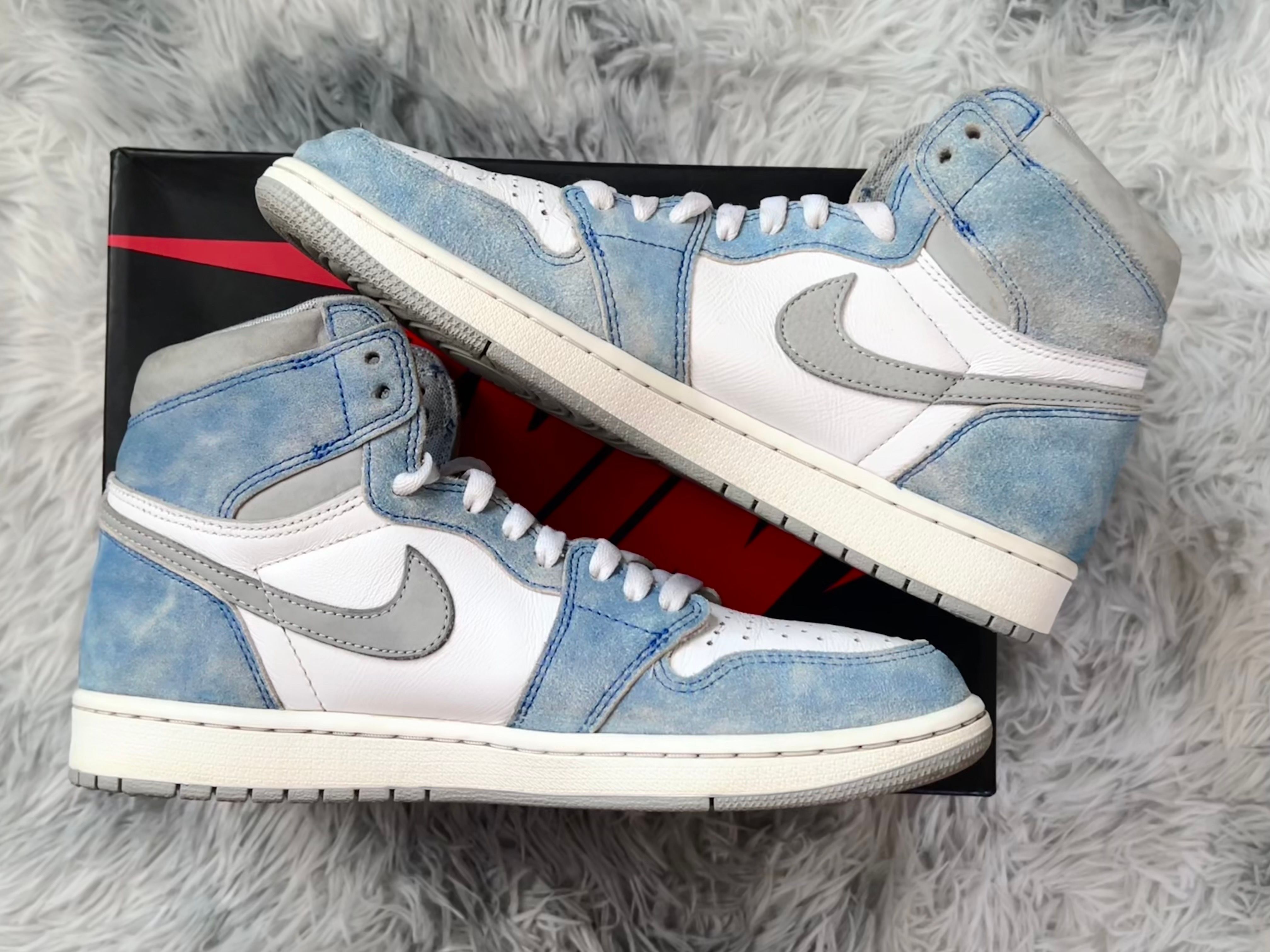 Nike Air Jordan 1 High OG "Hyper Royal"