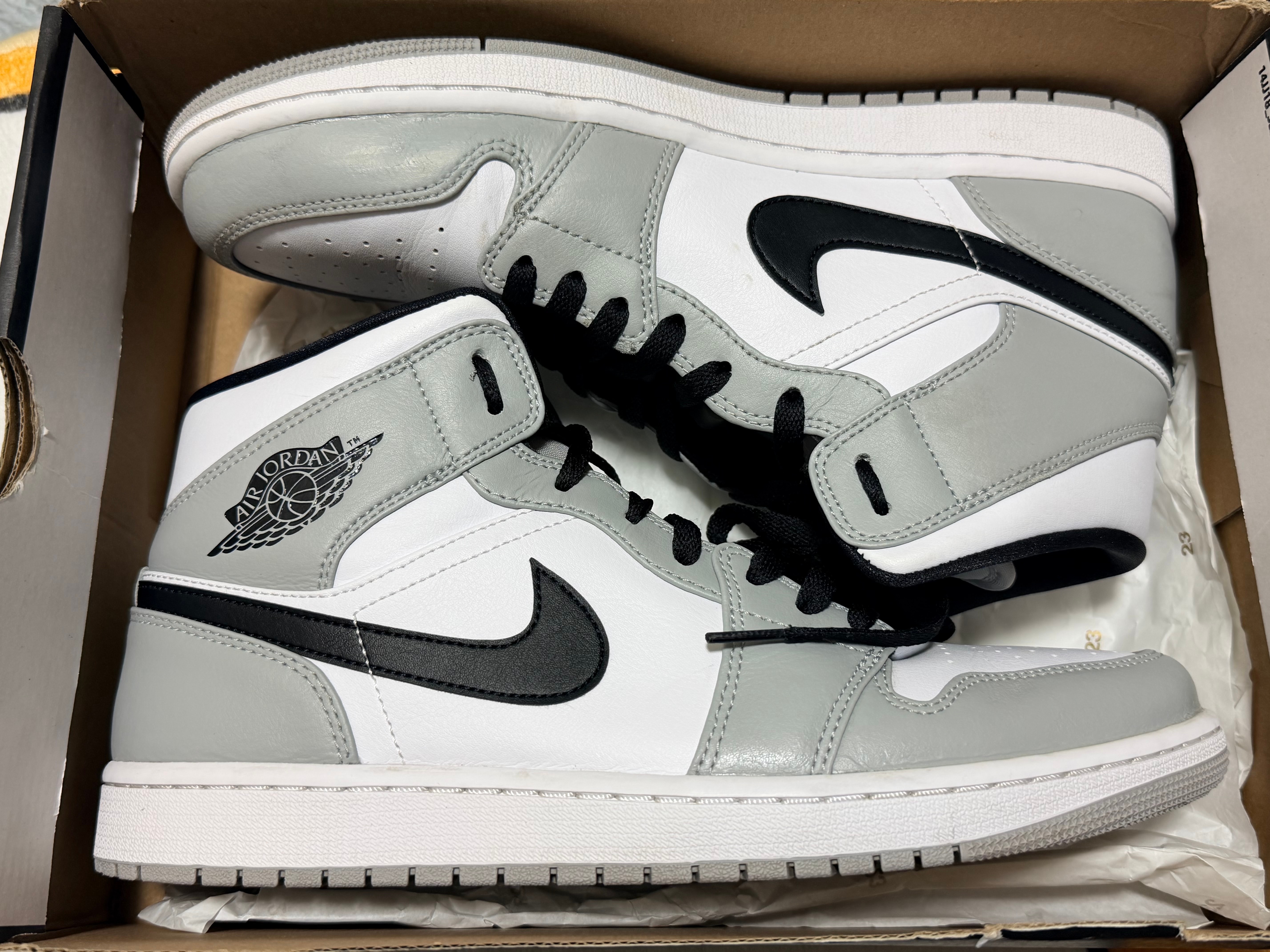 Nike Air Jordan 1 Mid "Light Smoke Grey/White/Black"