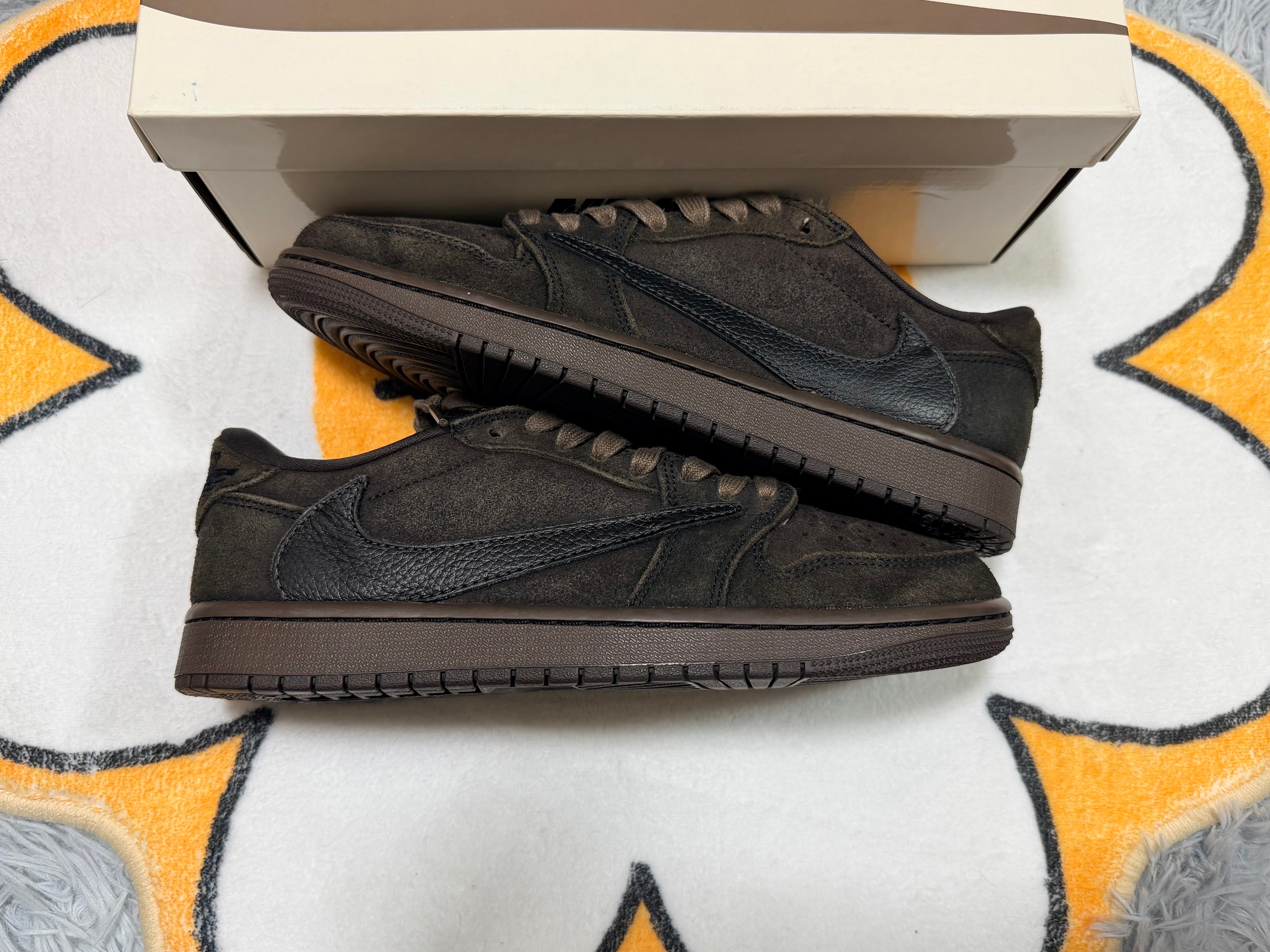 Travis Scott × Nike Air Jordan 1 Low OG SP "Velvet Brown and Dark Mocha"