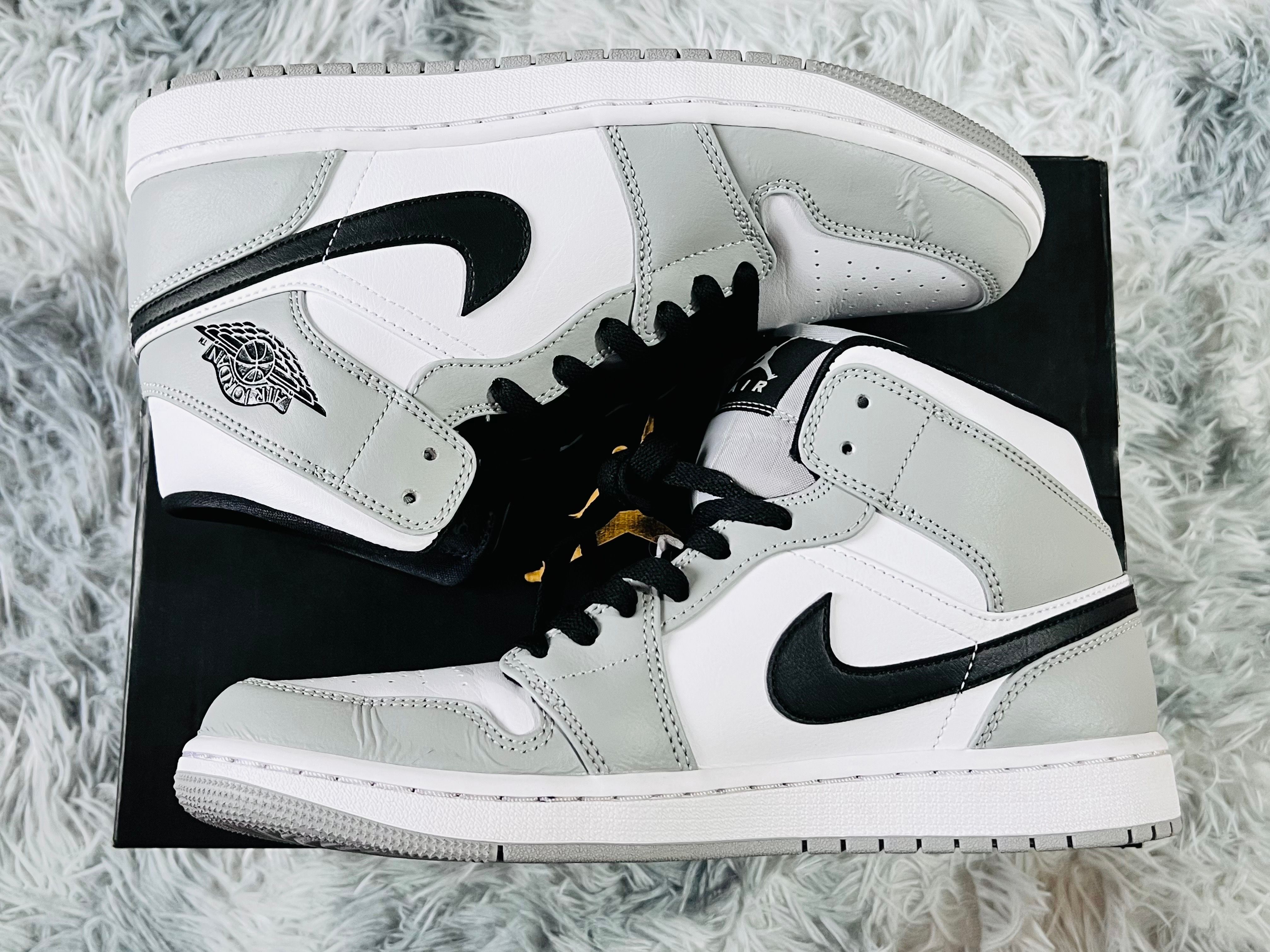 Nike Air Jordan 1 Mid "Light Smoke Grey/White/Black"