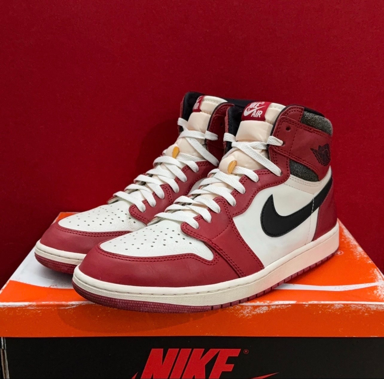 Nike Air Jordan 1 High OG "Lost & Found/Chicago"
