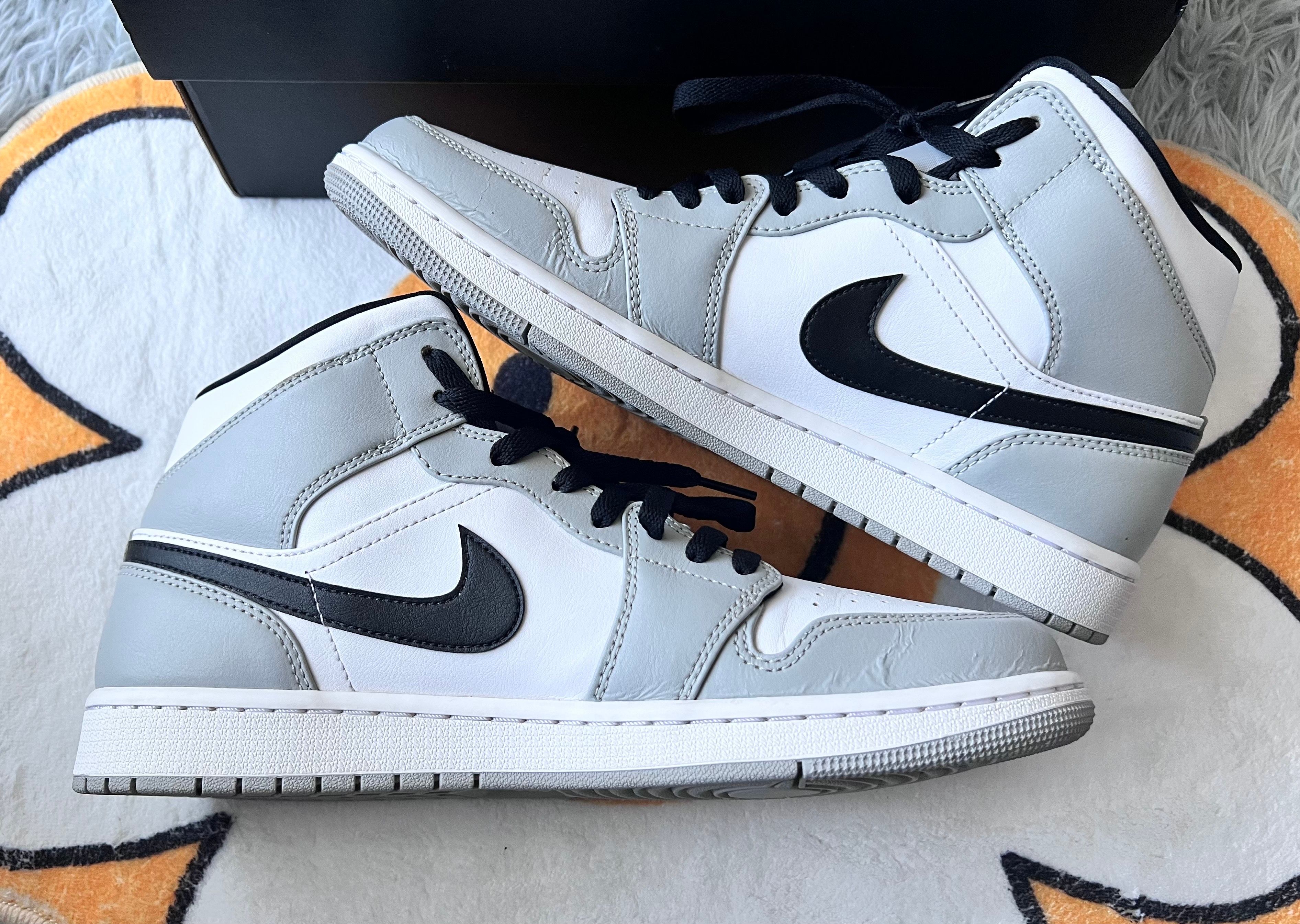 Nike Air Jordan 1 Mid "Light Smoke Grey/White/Black"