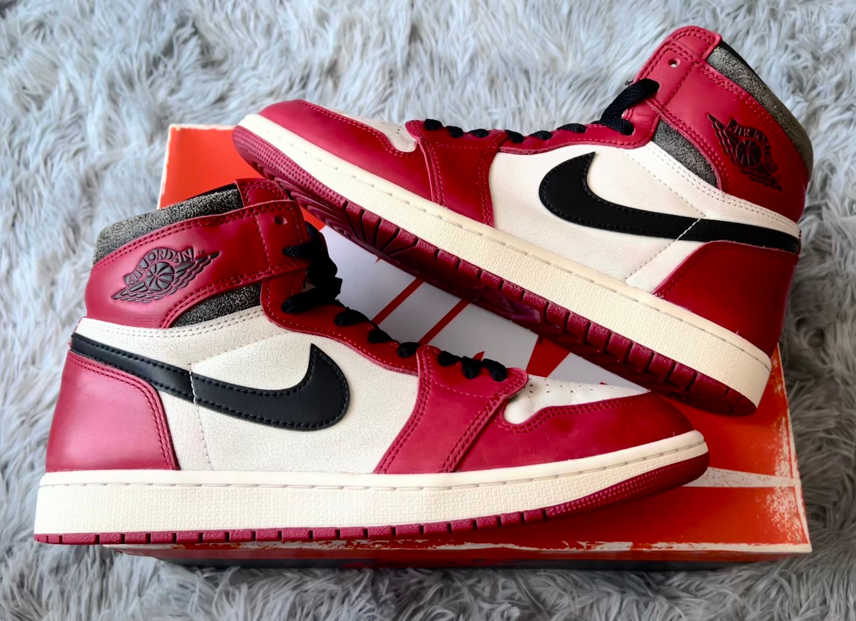 Nike Air Jordan 1 High OG "Lost & Found/Chicago"