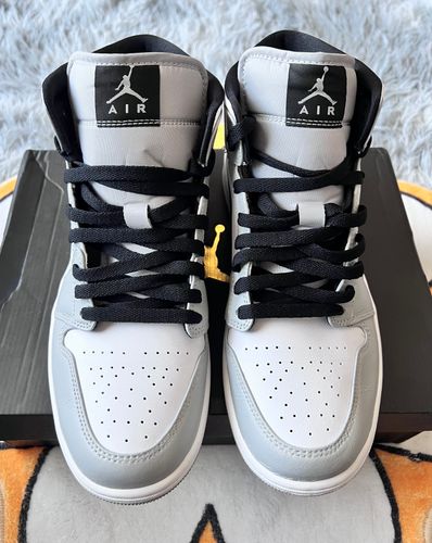 Nike Air Jordan 1 Mid "Light Smoke Grey/White/Black"