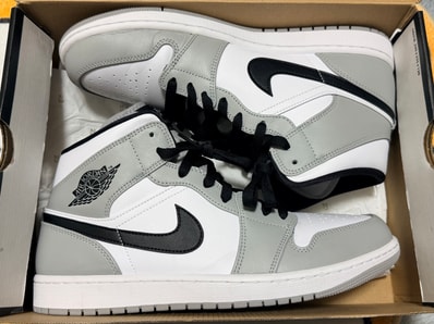 Nike Air Jordan 1 Mid "Light Smoke Grey/White/Black"