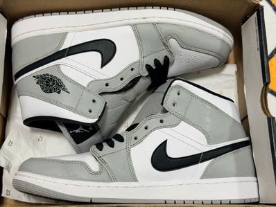 Nike Air Jordan 1 Mid "Light Smoke Grey/White/Black"