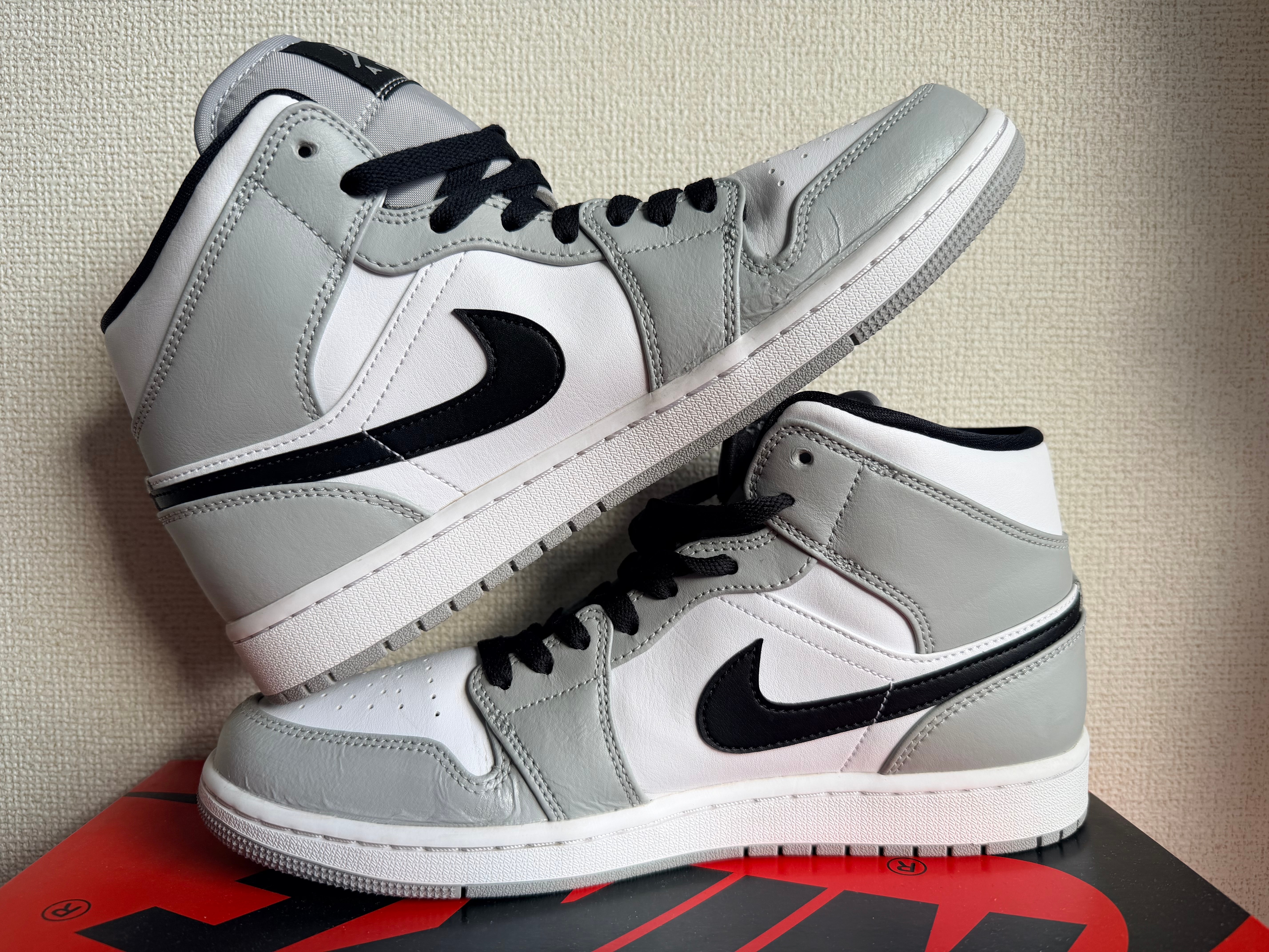 Nike Air Jordan 1 Mid "Light Smoke Grey/White/Black"