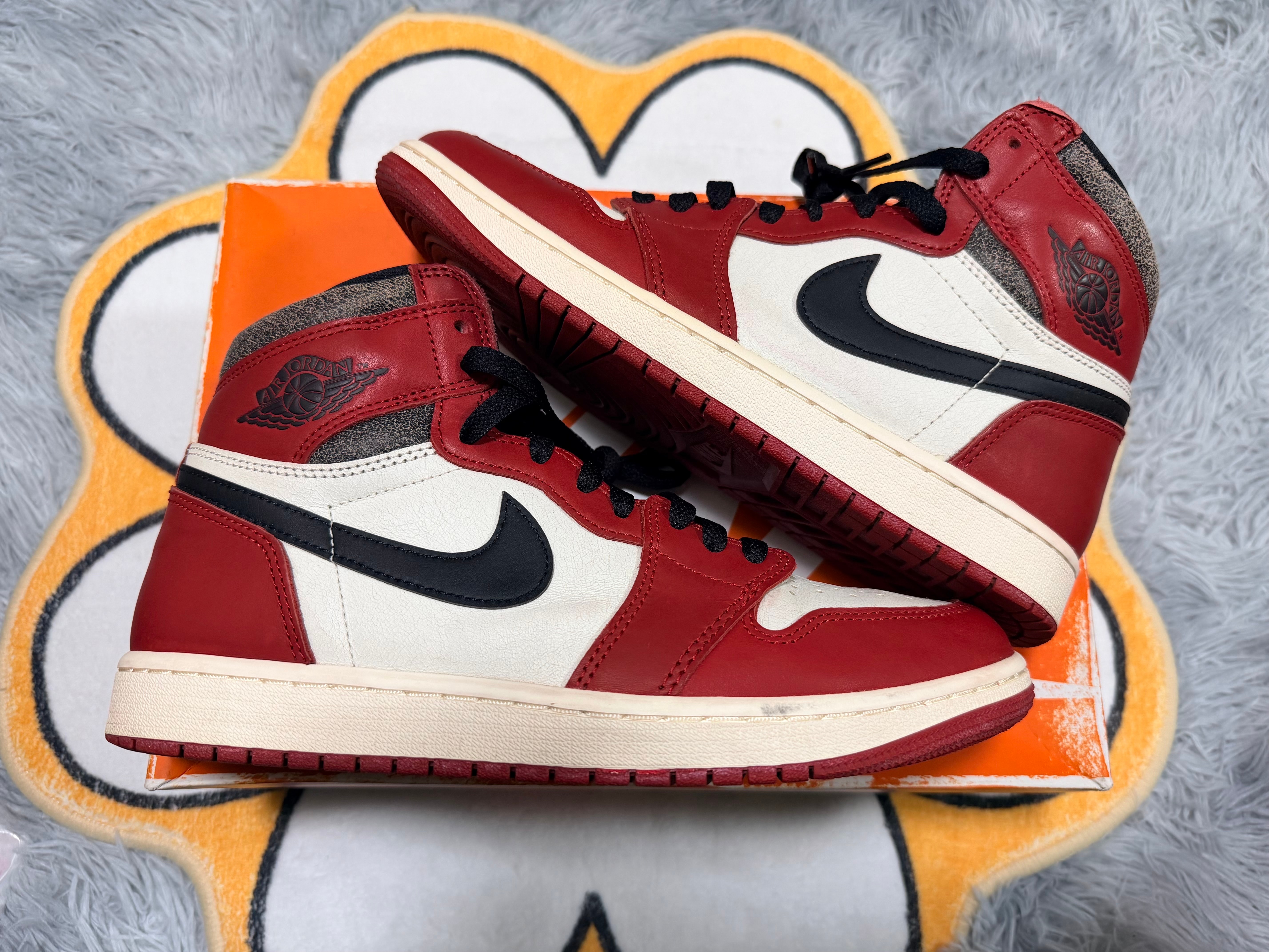 Nike Air Jordan 1 High OG "Lost & Found/Chicago"