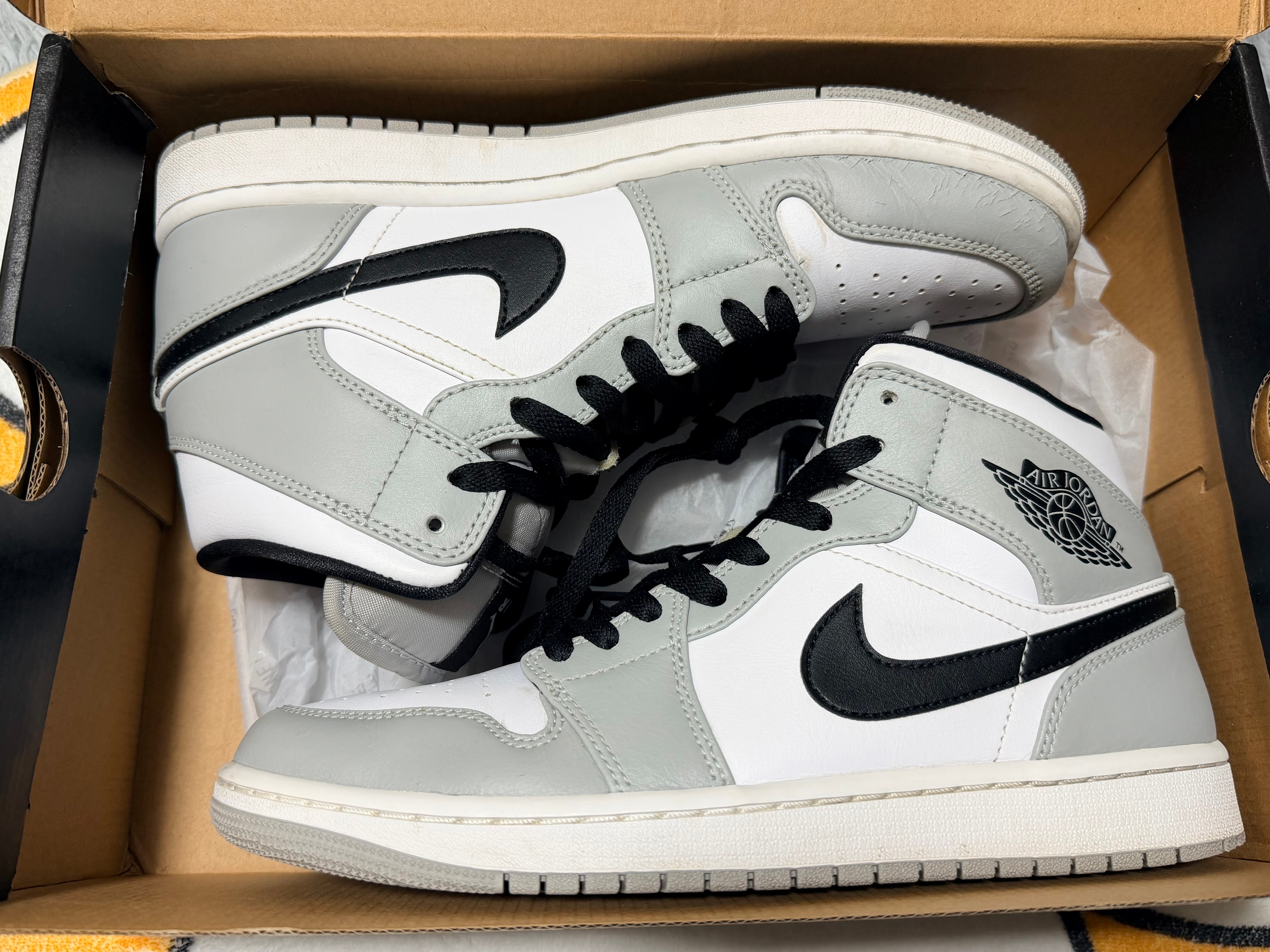 Nike Air Jordan 1 Mid "Light Smoke Grey/White/Black"