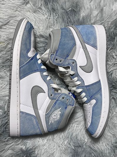 Nike Air Jordan 1 High OG "Hyper Royal"