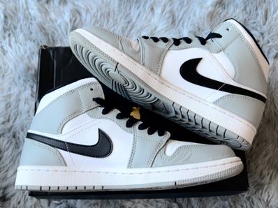 Nike Air Jordan 1 Mid "Light Smoke Grey/White/Black"