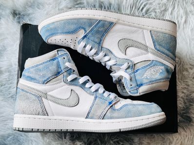 Nike Air Jordan 1 High OG "Hyper Royal"