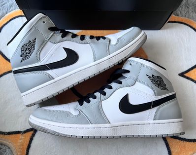 Nike Air Jordan 1 Mid "Light Smoke Grey/White/Black"