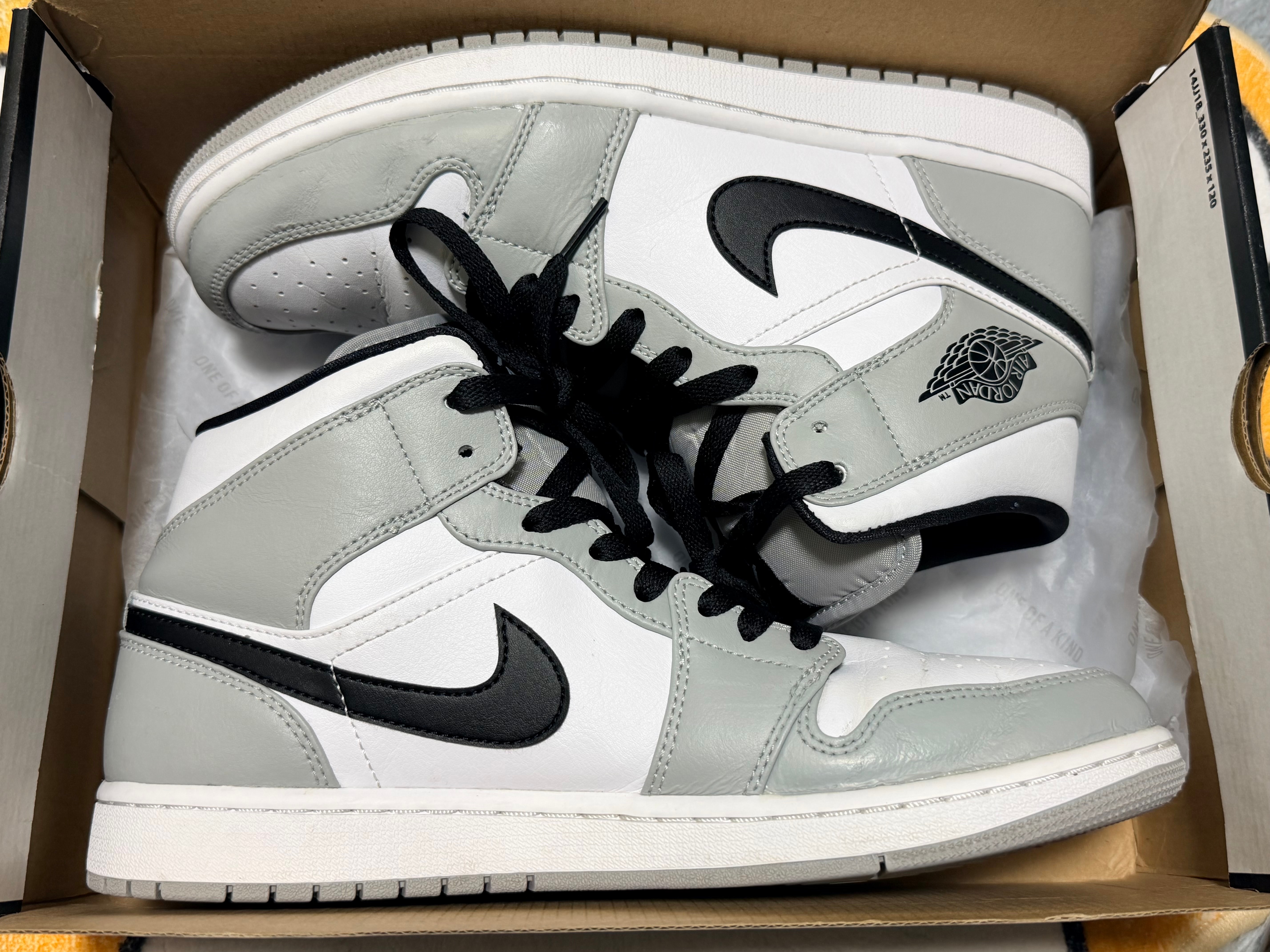 Nike Air Jordan 1 Mid "Light Smoke Grey/White/Black"