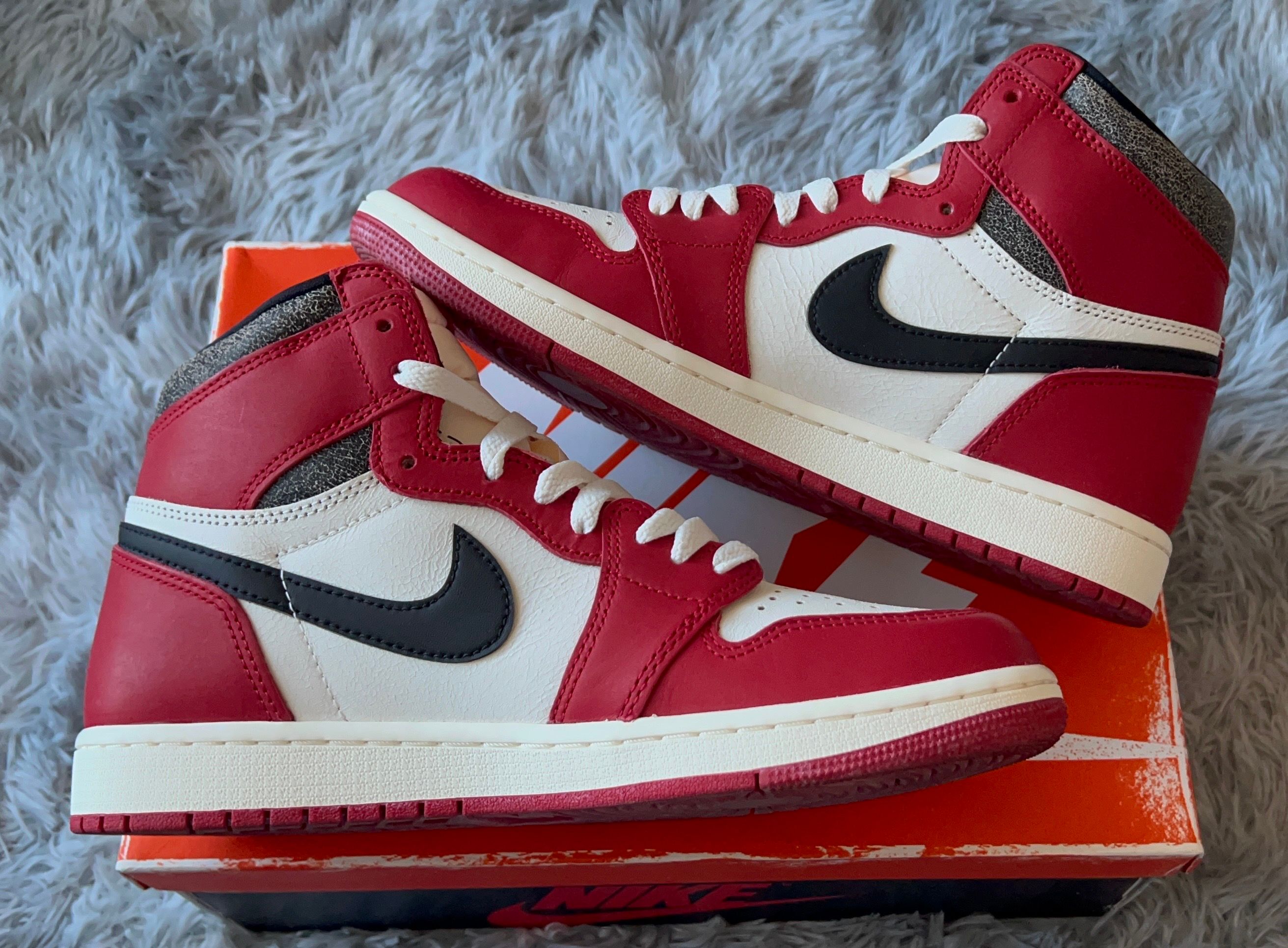Nike Air Jordan 1 High OG "Lost & Found/Chicago"