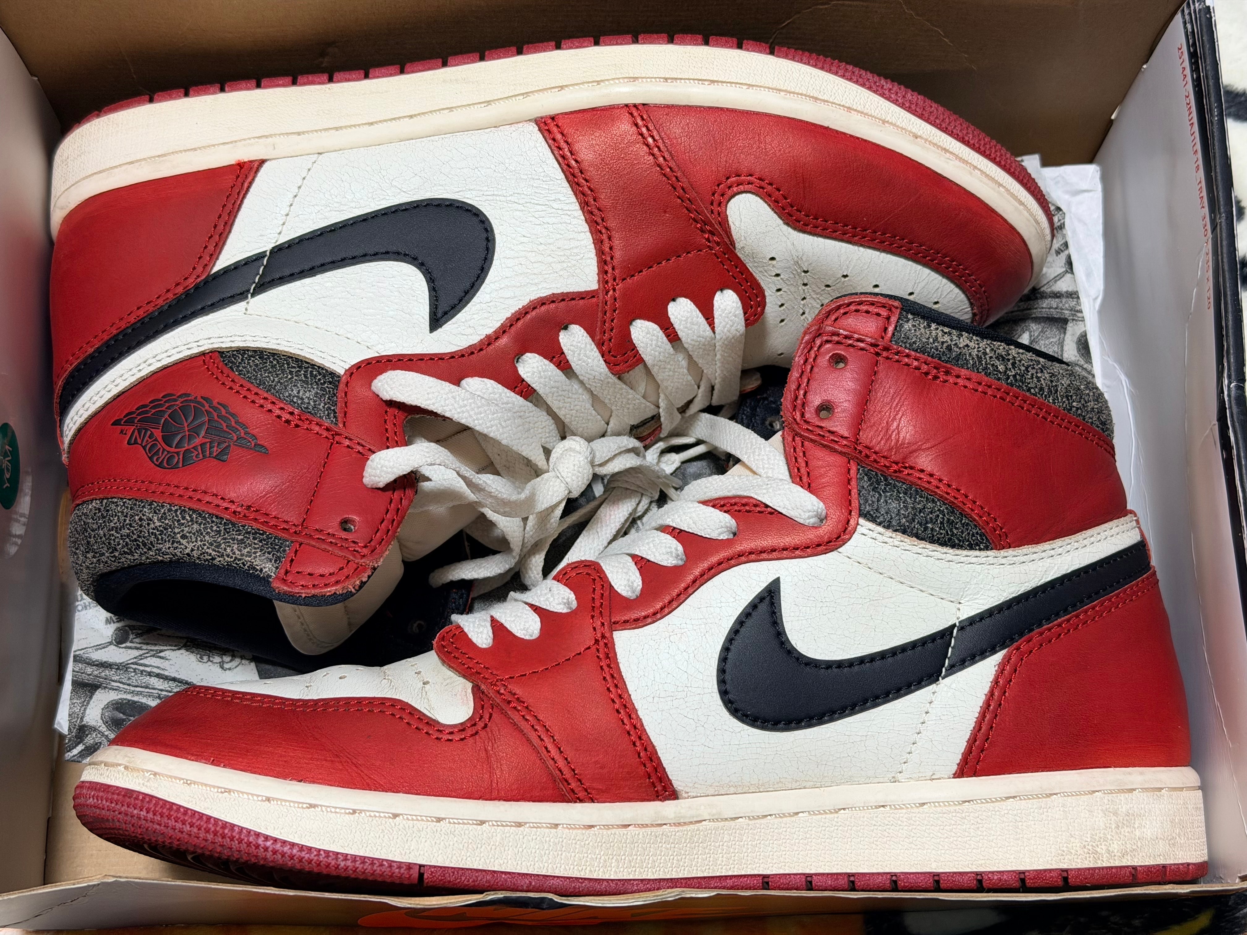 Nike Air Jordan 1 High OG "Lost & Found/Chicago"